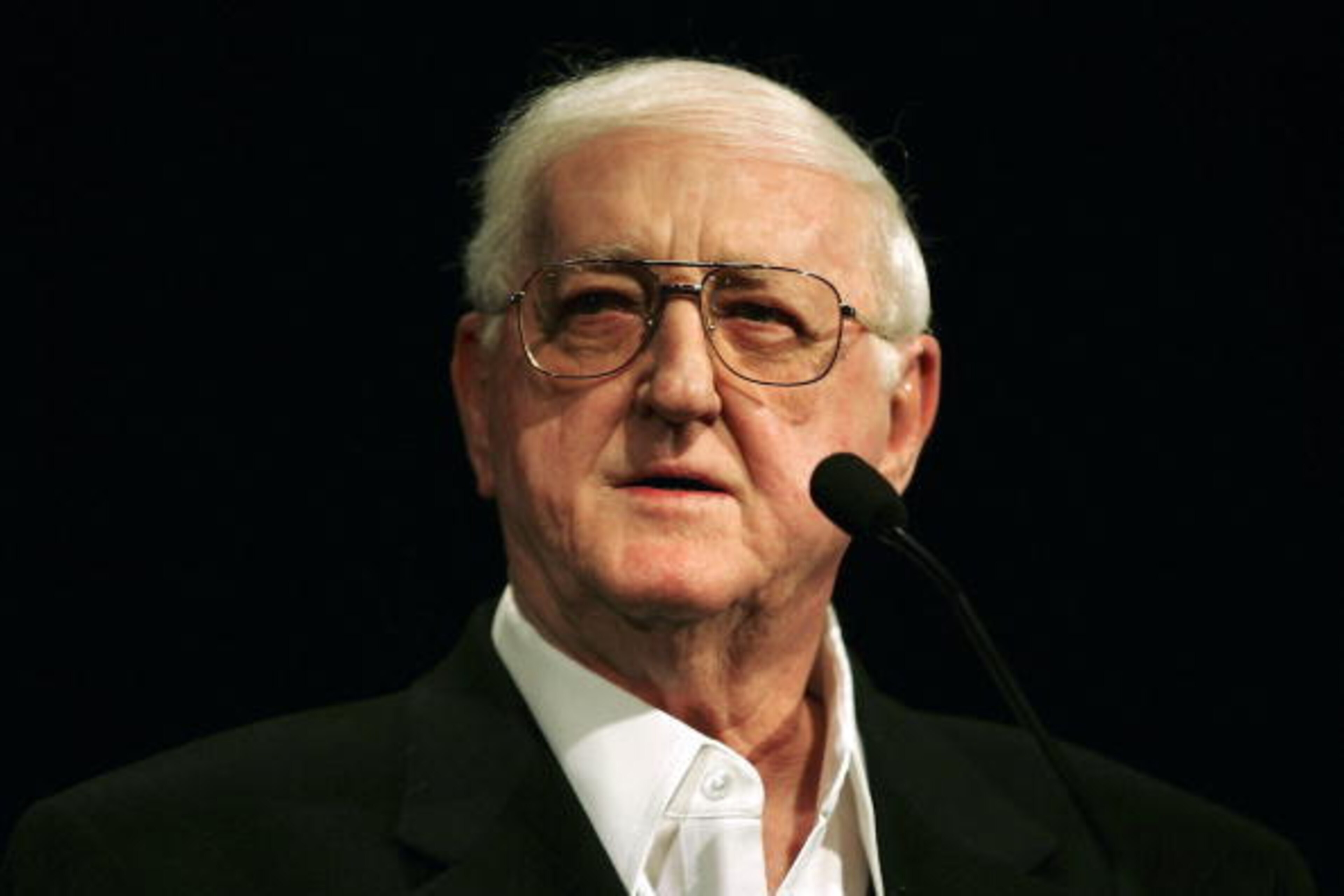 AUGUSTA, GA - APRIL 6:  Golf Writer Dan Jenkins speaks during the Golf Writers Association of America Awards Dinner on April 6, 2005 in Augusta, Georgia. (Photo by Andrew Redington/Getty Images)