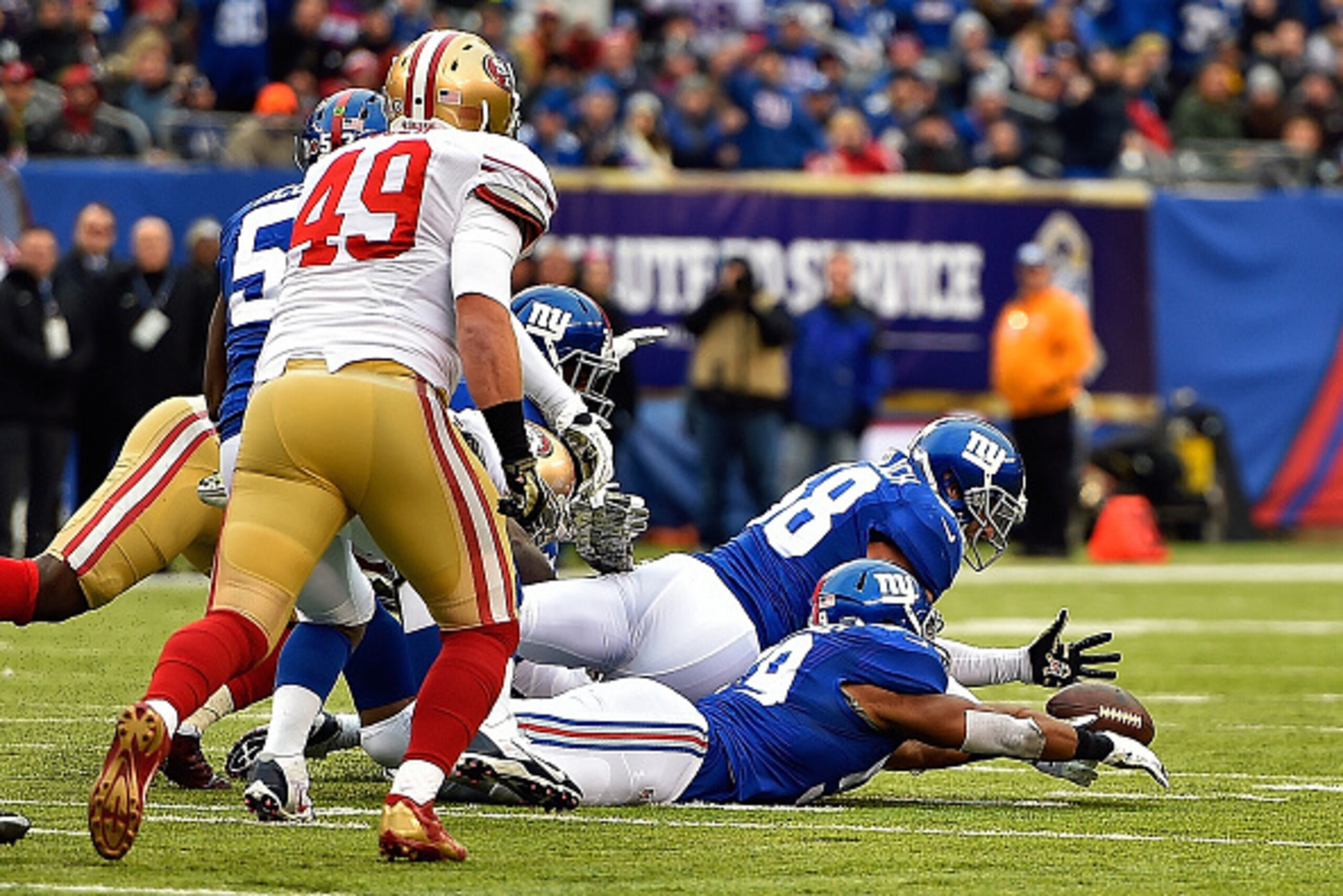 EAST RUTHERFORD, NJ - NOVEMBER 16:   Cullen Jenkins #99  and  Mark Herzlich #58 of the New York Giants attempt to recover a fumble by Frank Gore #21 of the San Francisco 49ers in the first quarter at MetLife Stadium on November 16, 2014 in East Rutherford