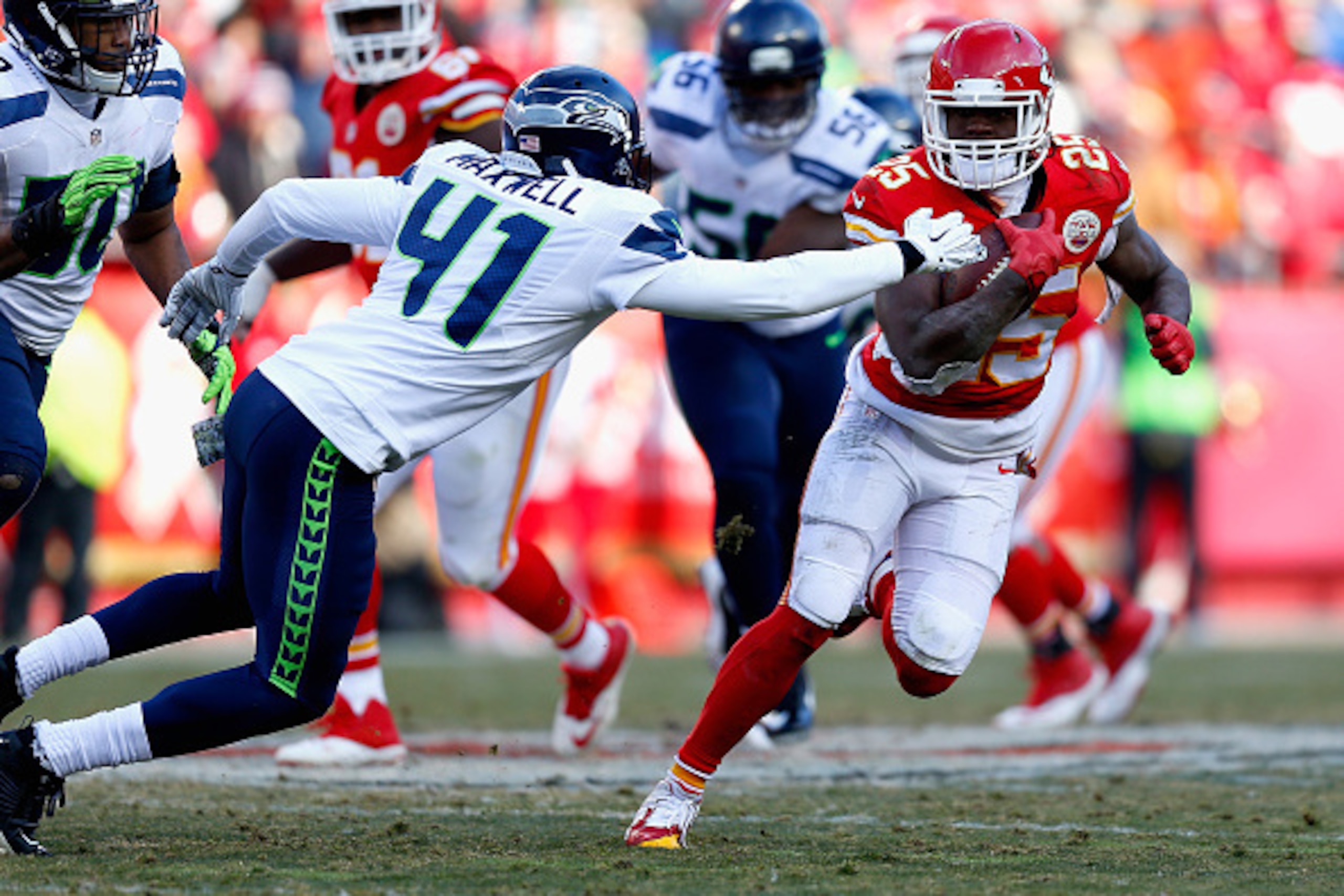 KANSAS CITY, MO - NOVEMBER 16:   Jamaal Charles #25 of the Kansas City Chiefs runs the ball against  Byron Maxwell #41 of the Seattle Seahawks during the game at Arrowhead Stadium on November 16, 2014 in Kansas City, Missouri.  (Photo by Wesley Hitt/Getty
