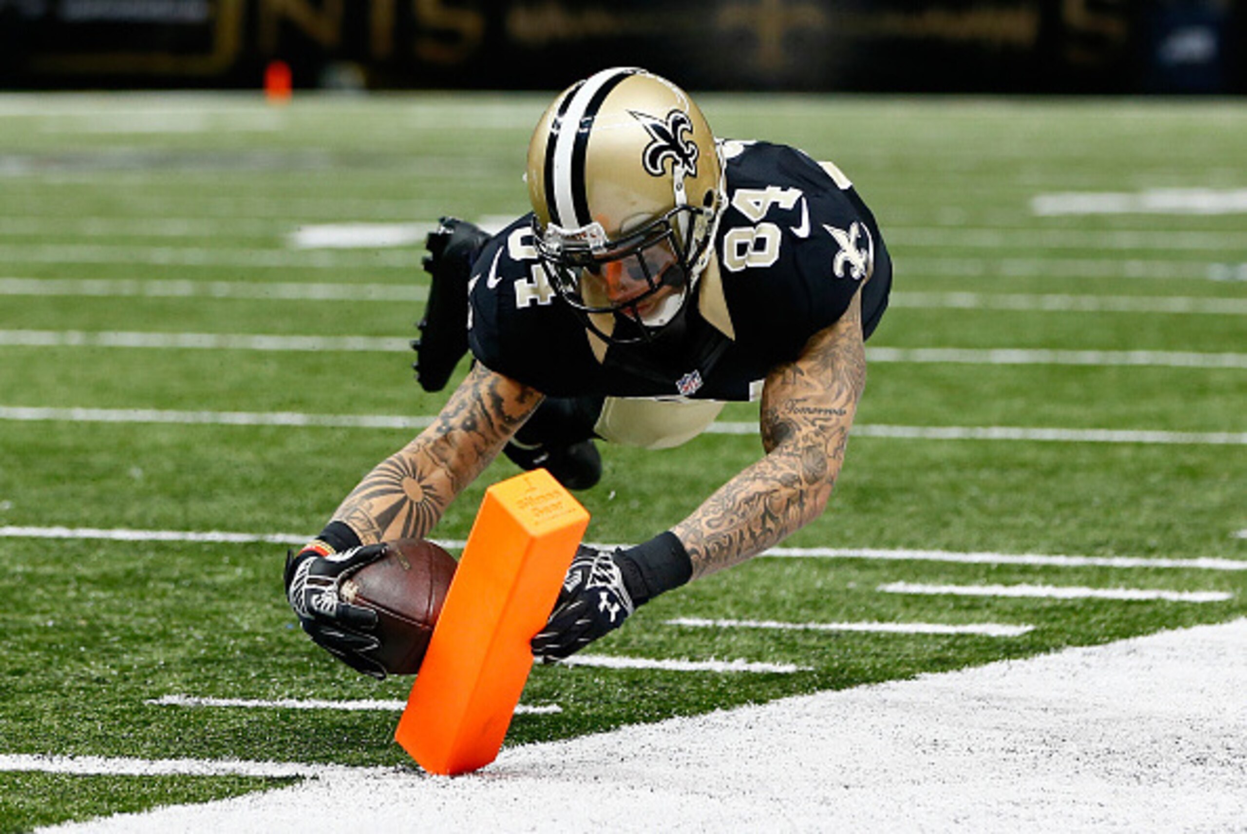 NEW ORLEANS, LA - NOVEMBER 16:  Kenny Stills #84 of the New Orleans Saints scores a touchdown against the Cincinnati Bengals during the second half at Mercedes-Benz Superdome on November 16, 2014 in New Orleans, Louisiana.  (Photo by Kevin C. Cox/Getty Im