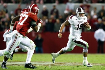 TUSCALOOSA, AL - NOVEMBER 15:  Dak Prescott #15 of the Mississippi State Bulldogs rushes away from the Alabama Crimson Tide at Bryant-Denny Stadium on November 15, 2014 in Tuscaloosa, Alabama.  (Photo by Kevin C. Cox/Getty Images)