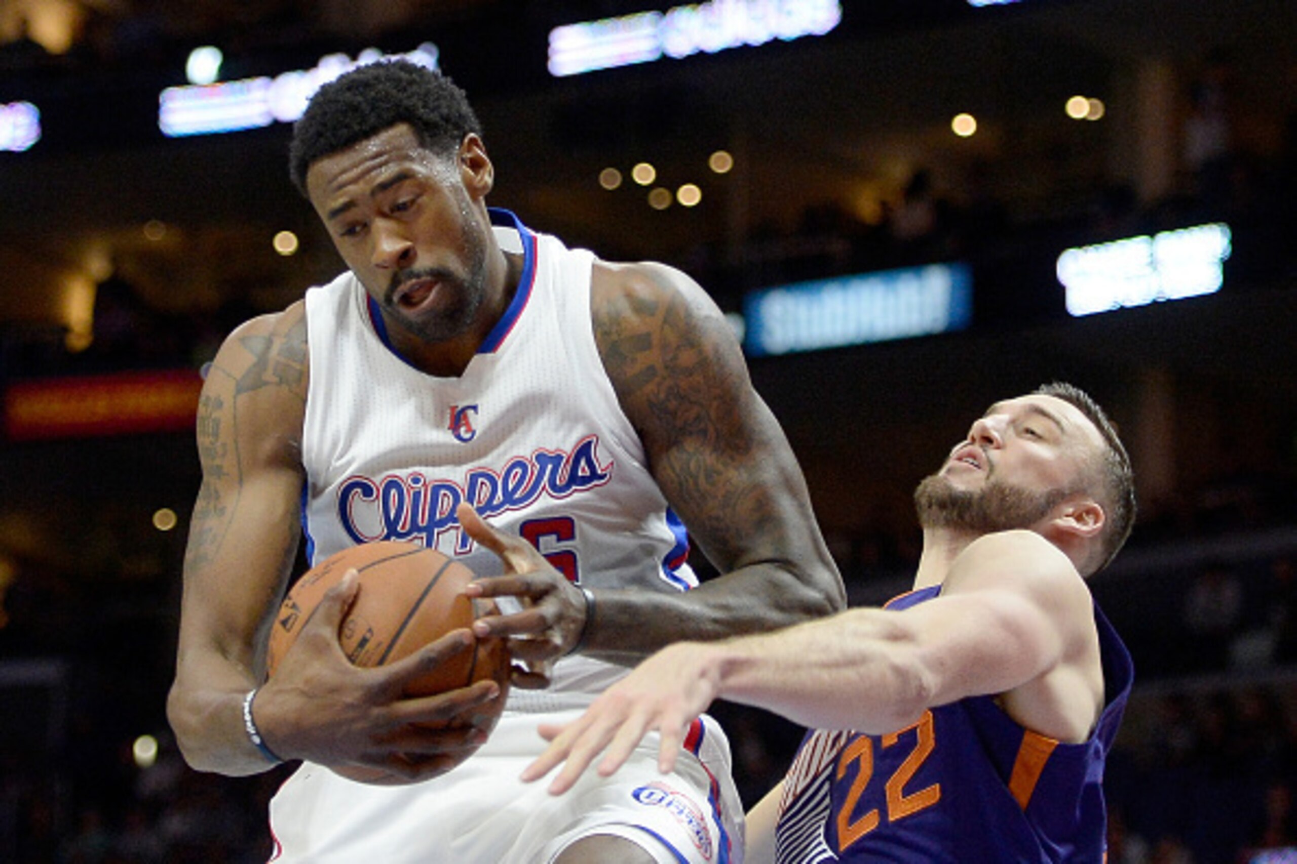 LOS ANGELES, CA - NOVEMBER 15:  DeAndre Jordan #6 of the Los Angeles Clippers grabs a rebound in front of Miles Plumlee #22 of the Phoenix Suns at Staples Center on November 15, 2014 in Los Angeles, California.  (Photo by Harry How/Getty Images)
NOTE TO U