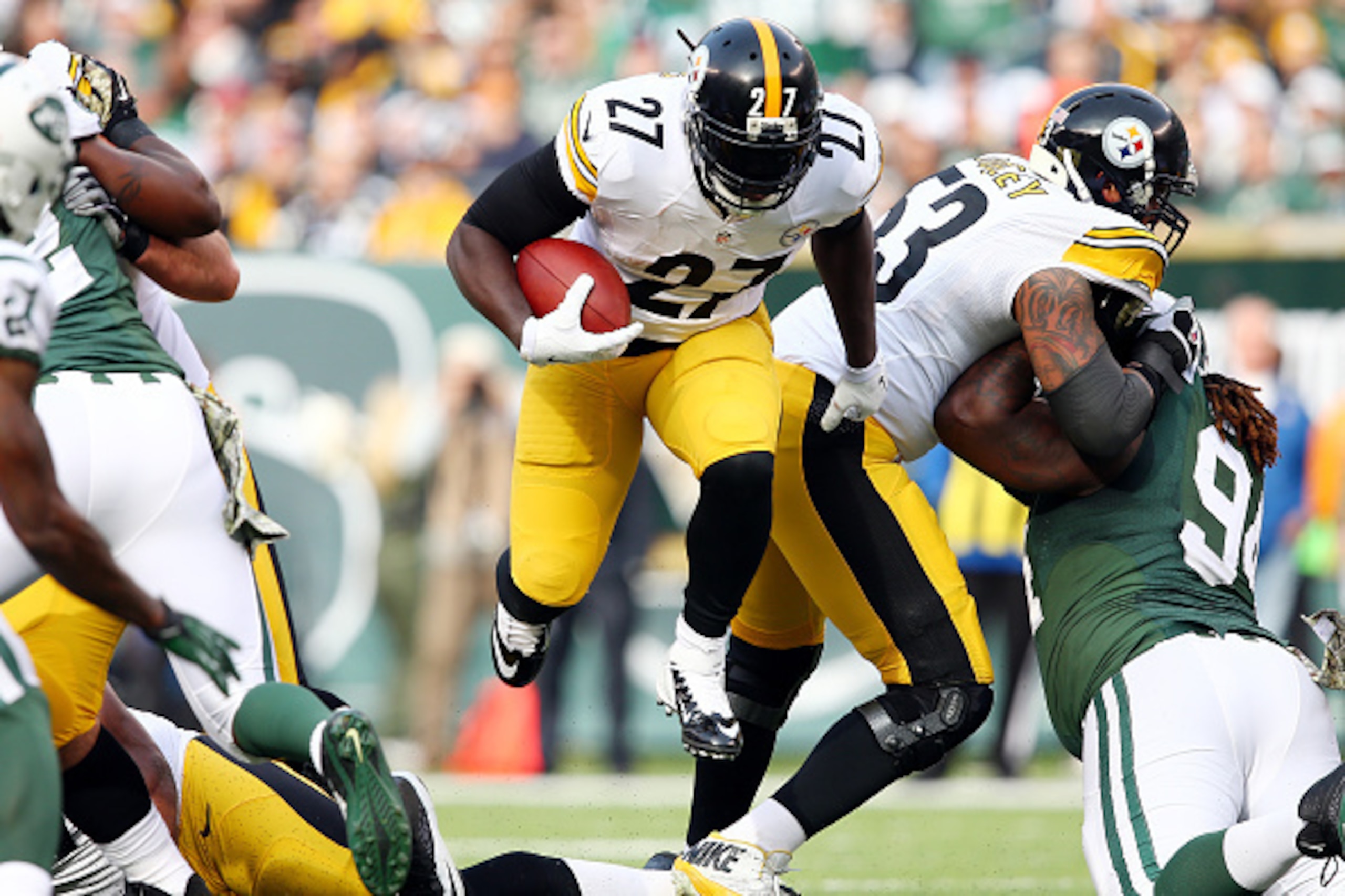 EAST RUTHERFORD, NJ - NOVEMBER 09:  Running back LeGarrette Blount #27 of the Pittsburgh Steelers carries the ball against the New York Jets during a game at MetLife Stadium on November 9, 2014 in East Rutherford, New Jersey.  (Photo by Elsa/Getty Images)