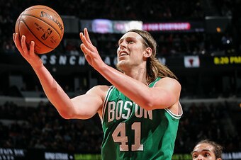 CHICAGO, IL - NOVEMBER 8: Kelly Olynyk #41 of the Boston Celtics shoots against the Chicago Bulls on November 08, 2014 at the United Center in Chicago, Illinois. NOTE TO USER: User expressly acknowledges and agrees that, by downloading and or using this P