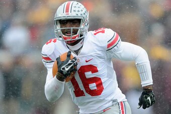 MINNEAPOLIS, MN - NOVEMBER 15: J.T. Barrett #16 of the Ohio State Buckeyes carries the football against the Minnesota Golden Gophers during the second quarter of the game on November 15, 2014 at TCF Bank Stadium in Minneapolis, Minnesota. (Photo by Hannah