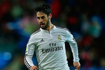 MADRID, SPAIN - NOVEMBER 08: Francisco Roman Alarcon alias Isco of Real Madrid CF controls the ball during the La Liga match between Real Madrid CF and Rayo Vallecano de Madrid at Estadio Santiago Bernabeu on November 8, 2014 in Madrid, Spain.  (Photo by 