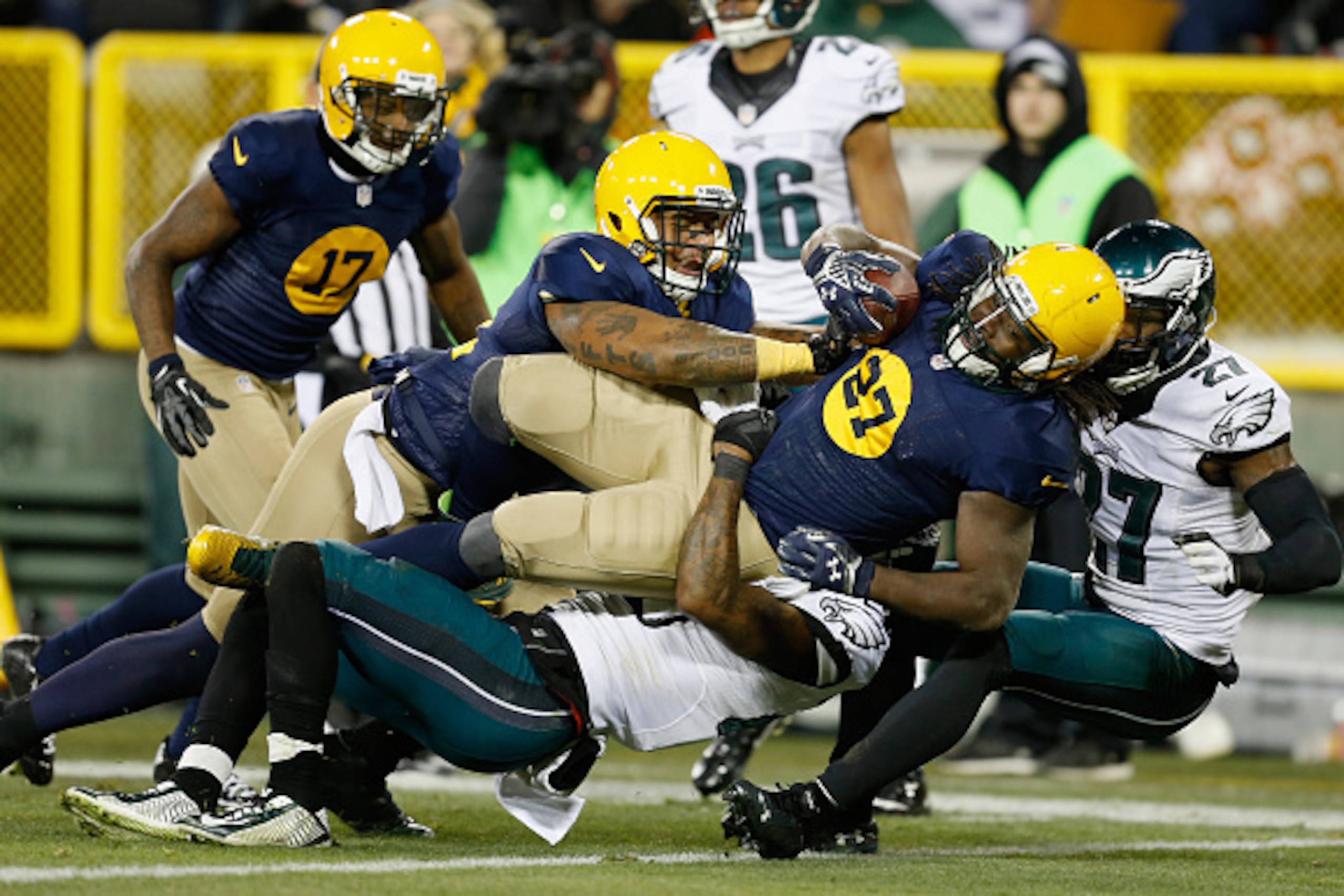 GREEN BAY, WI - NOVEMBER 16:  Eddie Lacy #27 of the Green Bay Packers scores a touchdown during the fourth quarter of the game against the Philadelphia Eagles at Lambeau Field on November 16, 2014 in Green Bay, Wisconsin.  (Photo by Mike Zarrilli/Getty Im
