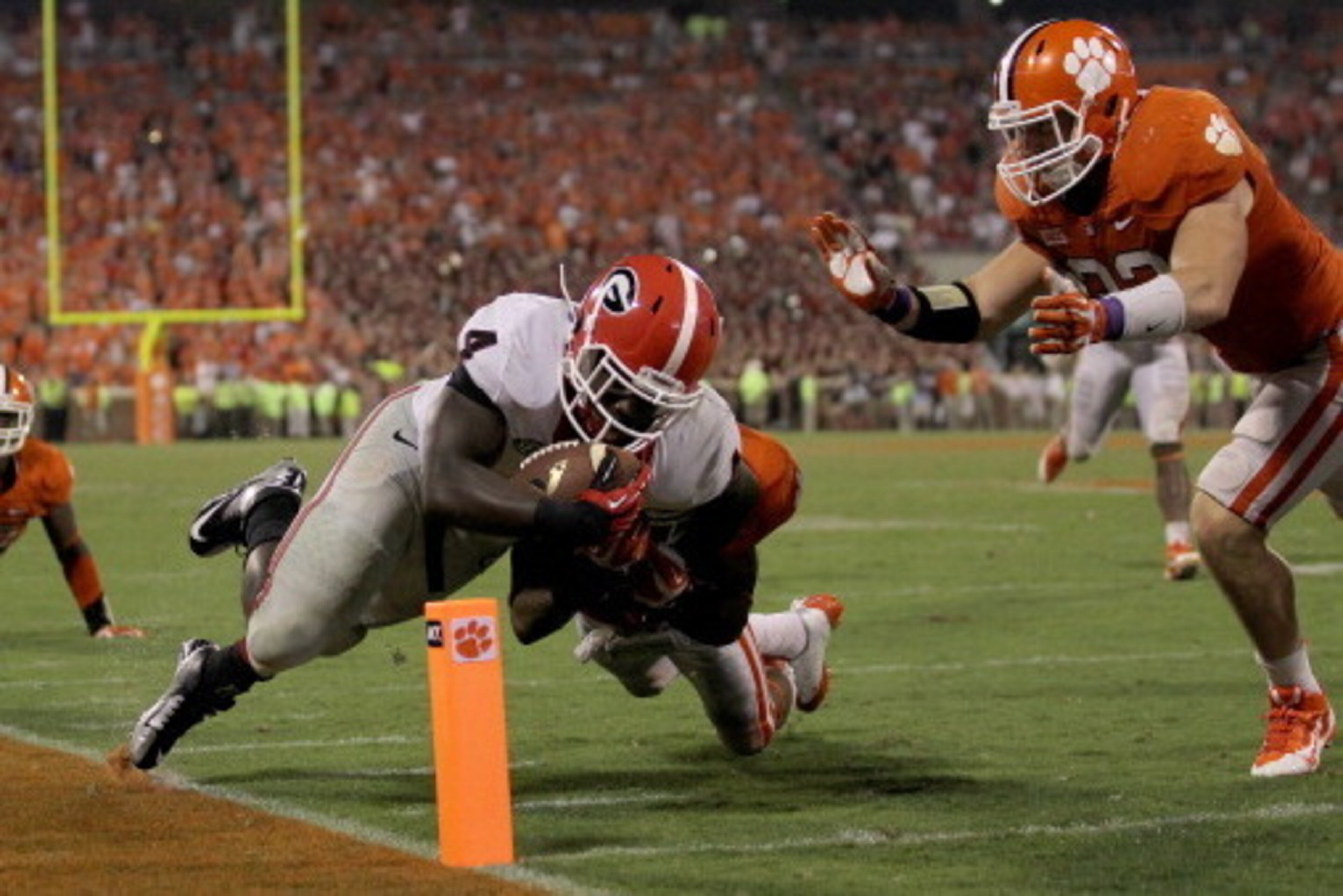 CLEMSON, SC - AUGUST 31:  Keith Marshall #4 of the Georgia Bulldogs dives for a touchdown against the Clemson Tigers during their game at Memorial Stadium on August 31, 2013 in Clemson, South Carolina.  (Photo by Streeter Lecka/Getty Images)