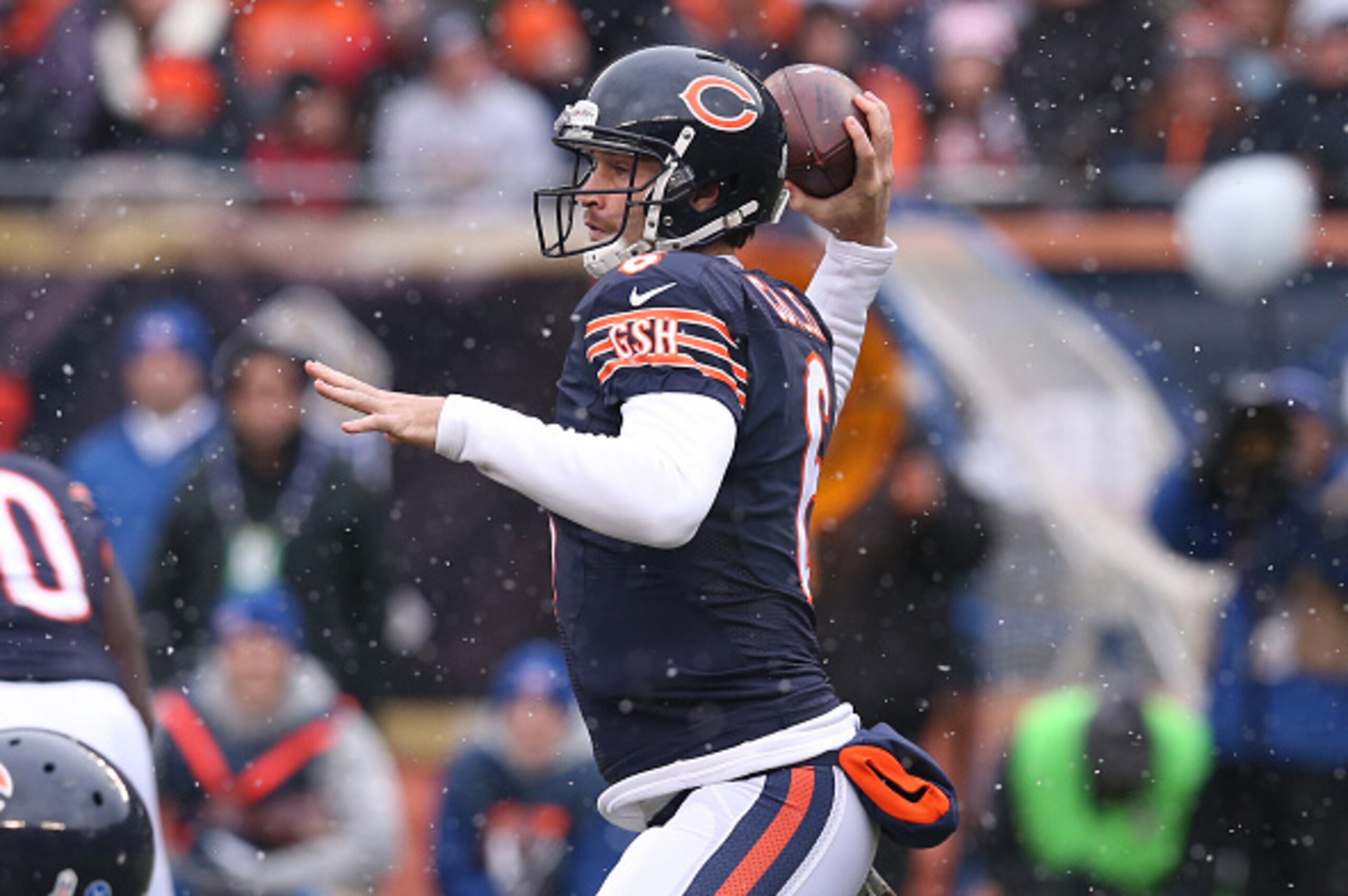 CHICAGO, IL - NOVEMBER 16: Jay Cutler #6 of the Chicago Bears passes during the first quarter of a game at Soldier Field on November 16, 2014 in Chicago, Illinois. (Photo by Jonathan Daniel/Getty Images) CHICAGO, IL - NOVEMBER 16: Jay Cutler #6 of the Chicago Bears passes during the first quarter of a game at Soldier Field on November 16, 2014 in Chicago, Illinois. (Photo by Jonathan Daniel/Getty Images)