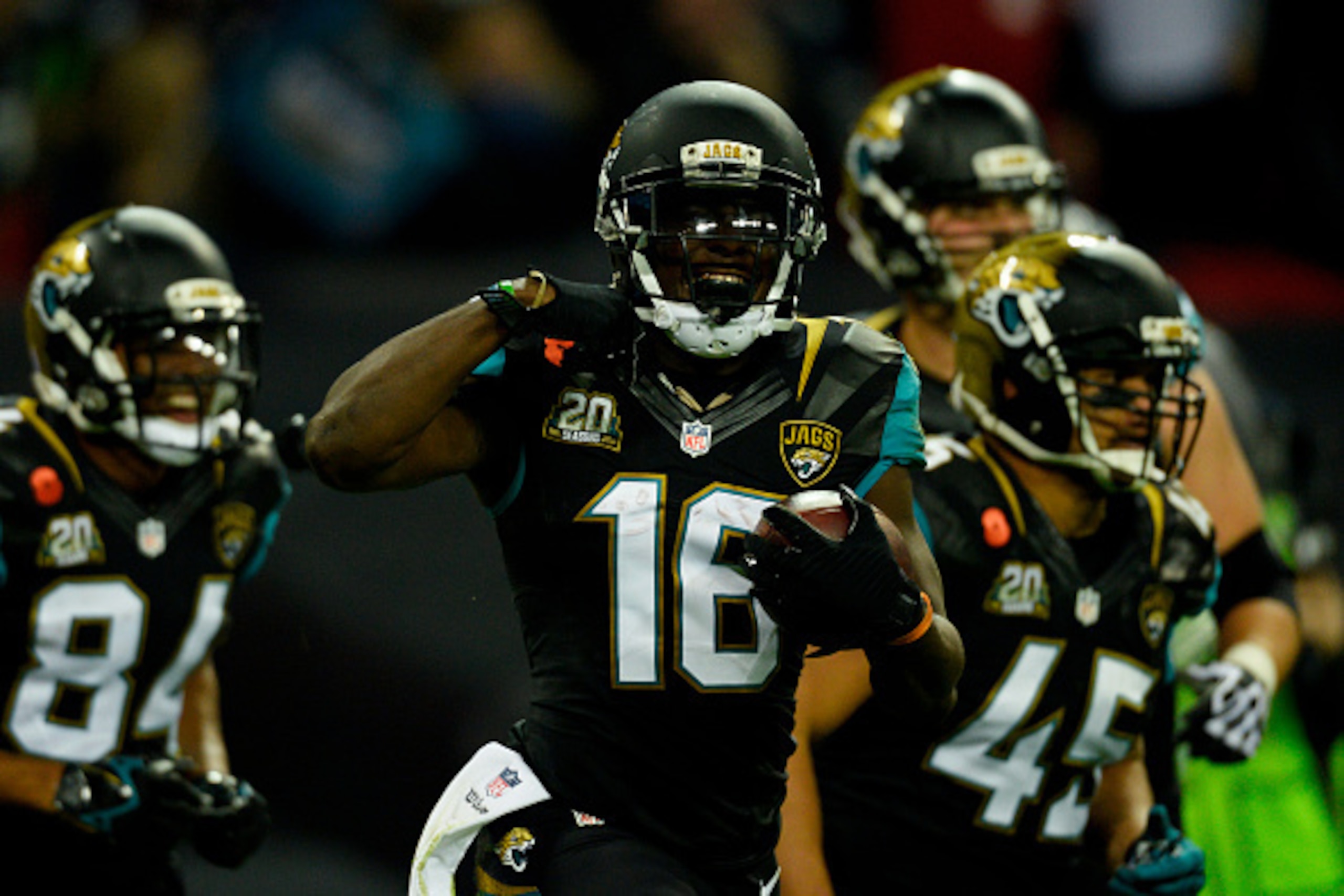 LONDON, ENGLAND - NOVEMBER 09: Denard Robinson #16 of the Jacksonville Jaguars celebrates after scoring the opening touchdown during the NFL week 10 match between the Jackson Jaguars and the Dallas Cowboys at Wembley Stadium on November 9, 2014 in London LONDON, ENGLAND - NOVEMBER 09: Denard Robinson #16 of the Jacksonville Jaguars celebrates after scoring the opening touchdown during the NFL week 10 match between the Jackson Jaguars and the Dallas Cowboys at Wembley Stadium on November 9, 2014 in London
