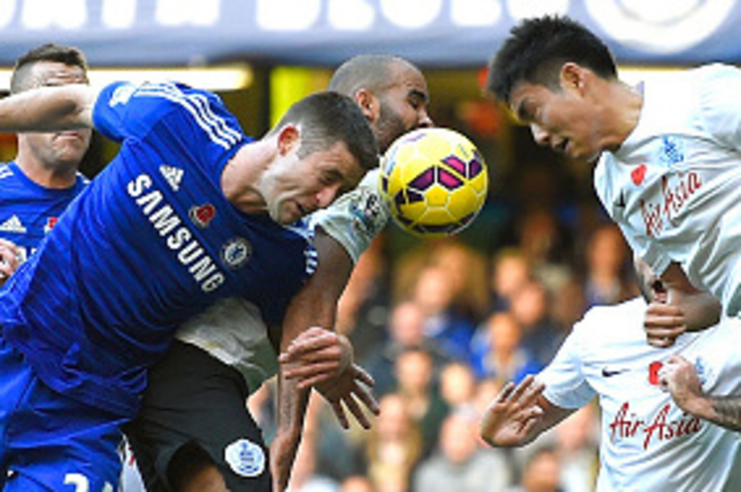 LONDON, ENGLAND - NOVEMBER 1: Gary Cahill of Chelsea and Yun Suk-Young of Queens Park Rangers jump to the ball during the Barclays Premier League match between Chelsea and Queens Park Rangers at Stamford Bridge on November 1, 2014 in London, England. (Pho