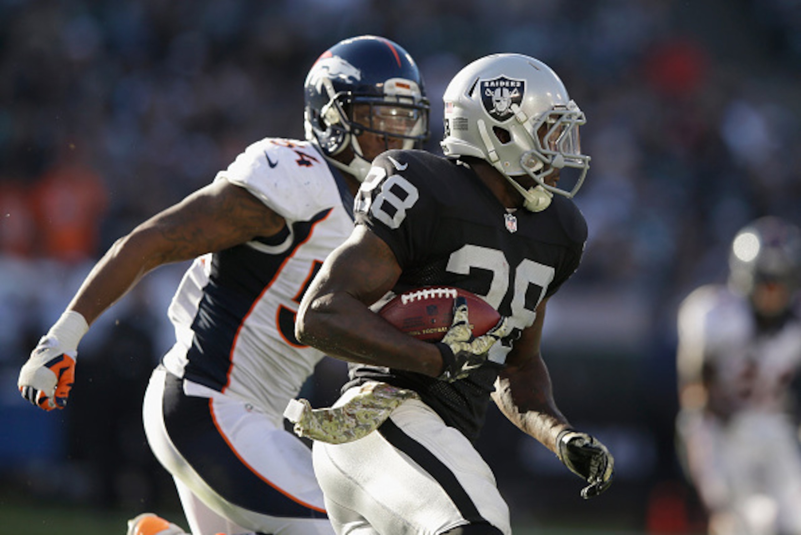 OAKLAND, CA - NOVEMBER 09:  Latavius Murray #28 of the Oakland Raiders gains yardage in the third quarter against the Denver Broncos at O.co Coliseum on November 9, 2014 in Oakland, California.  (Photo by Ezra Shaw/Getty Images)