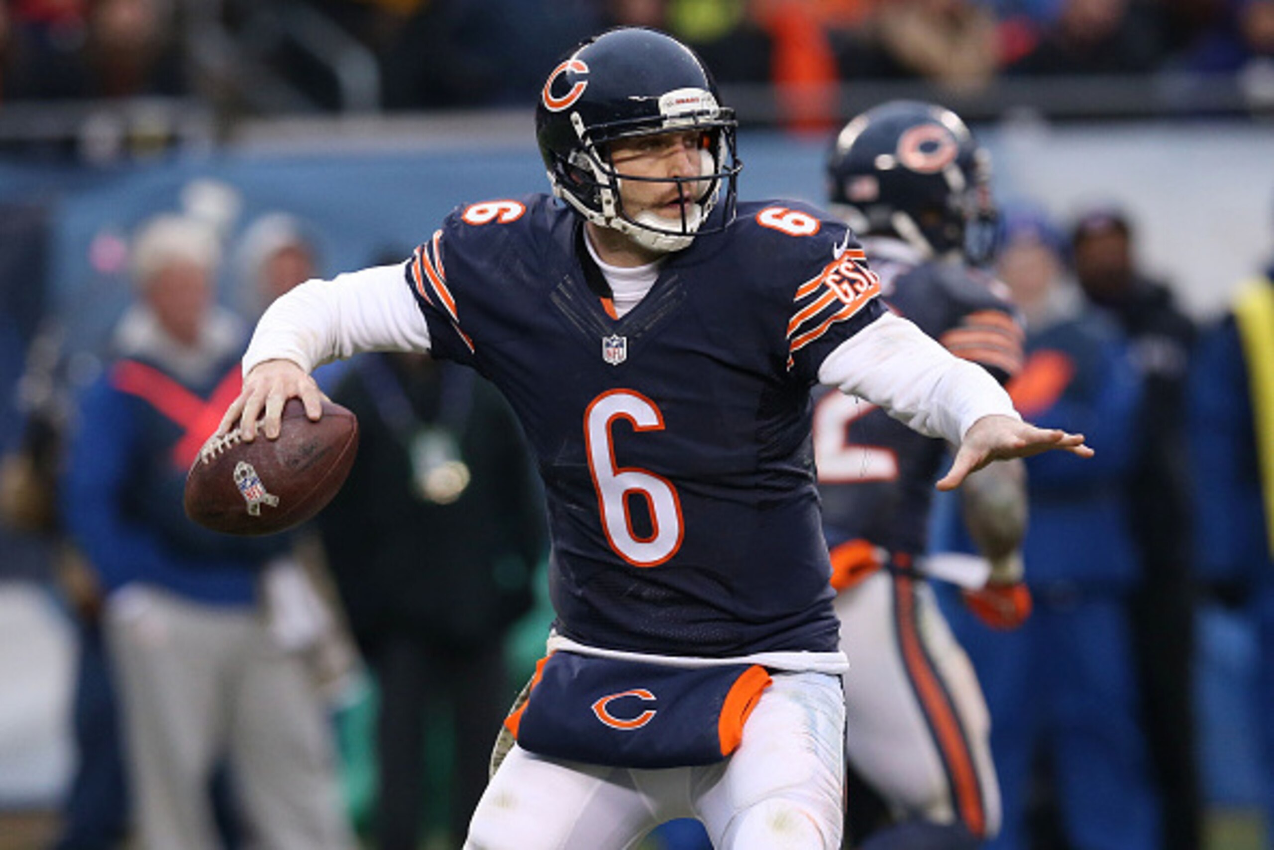 CHICAGO, IL - NOVEMBER 16:  Jay Cutler #6 of the Chicago Bears passes during the second half of a game against the Minnesota Vikings at Soldier Field on November 16, 2014 in Chicago, Illinois. The Bears defeated the Vikings 21-13. (Photo by Jonathan Danie