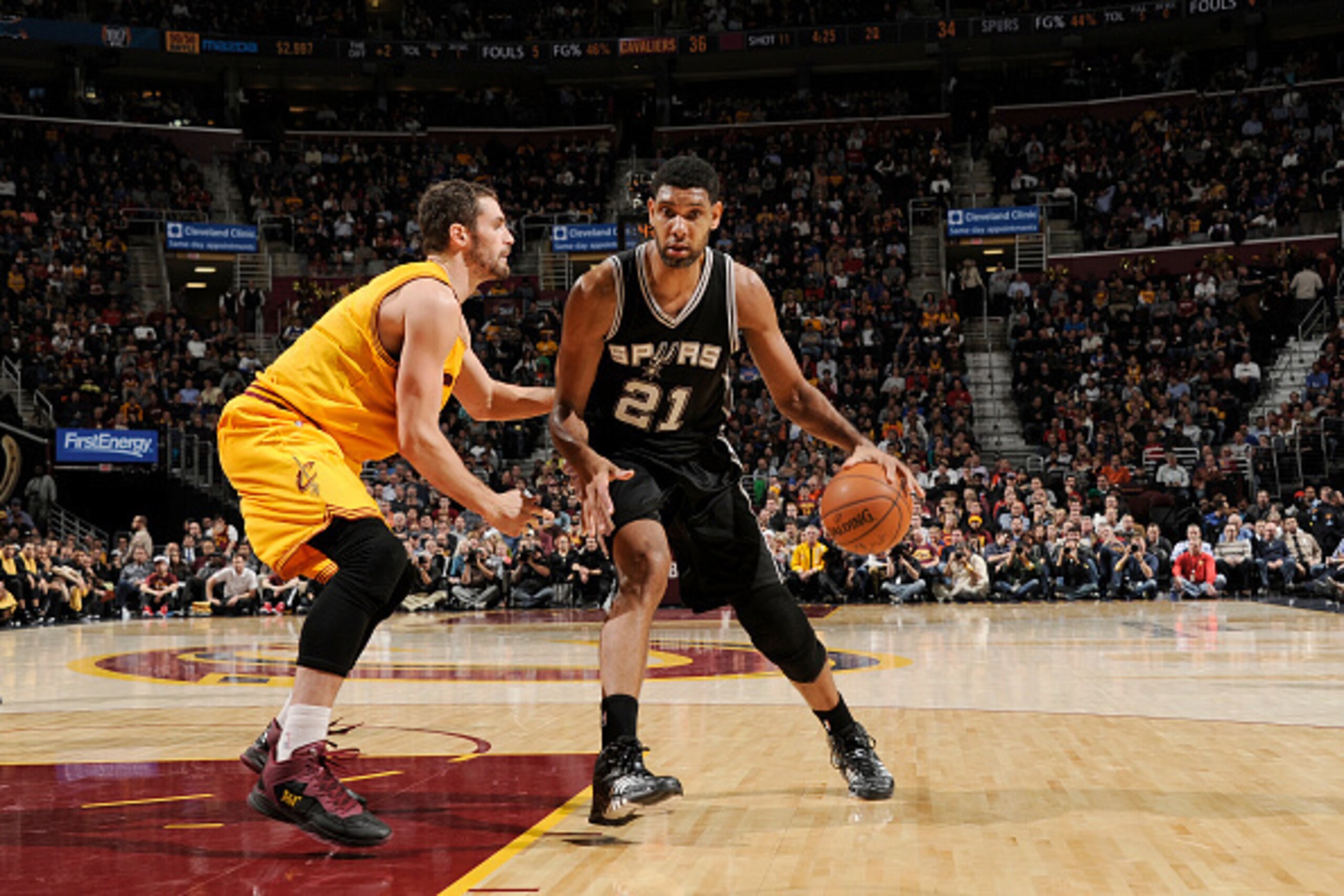 CLEVELAND, OH - NOVEMBER 19: Tim Duncan #21 of the San Antonio Spurs handles the ball against the Cleveland Cavaliers during the game on November 19, 2014 at Quicken Loans Arena in Cleveland, Ohio. NOTE TO USER: User expressly acknowledges and agrees that