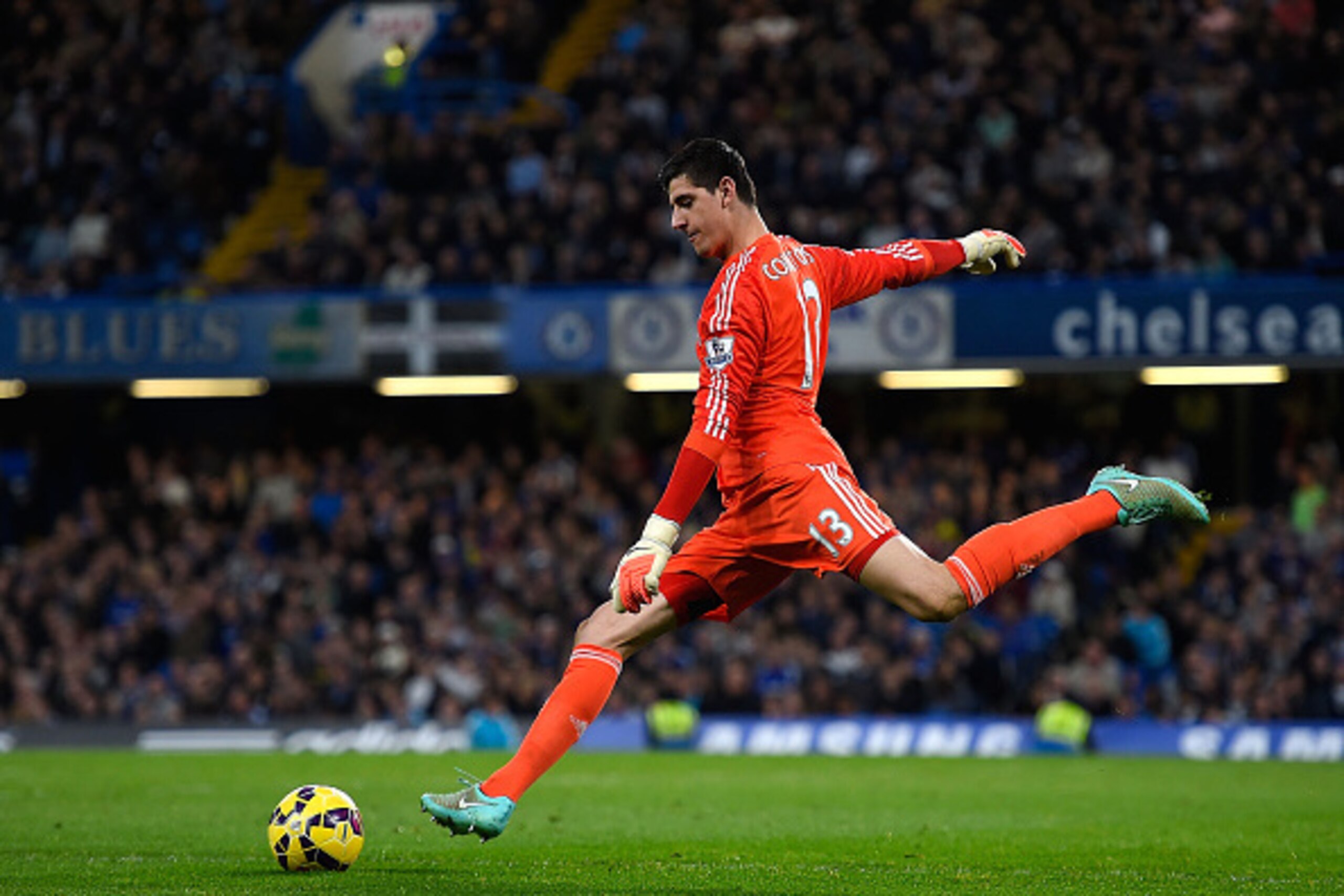 LONDON, ENGLAND - NOVEMBER 1:  Thibaut Courtois, goalkeeper of Chelsea in action during the Barclays Premier League match between Chelsea and Queens Park Rangers at Stamford Bridge on November 1, 2014 in London, England. (Photo by Mike Hewitt/Getty Images
