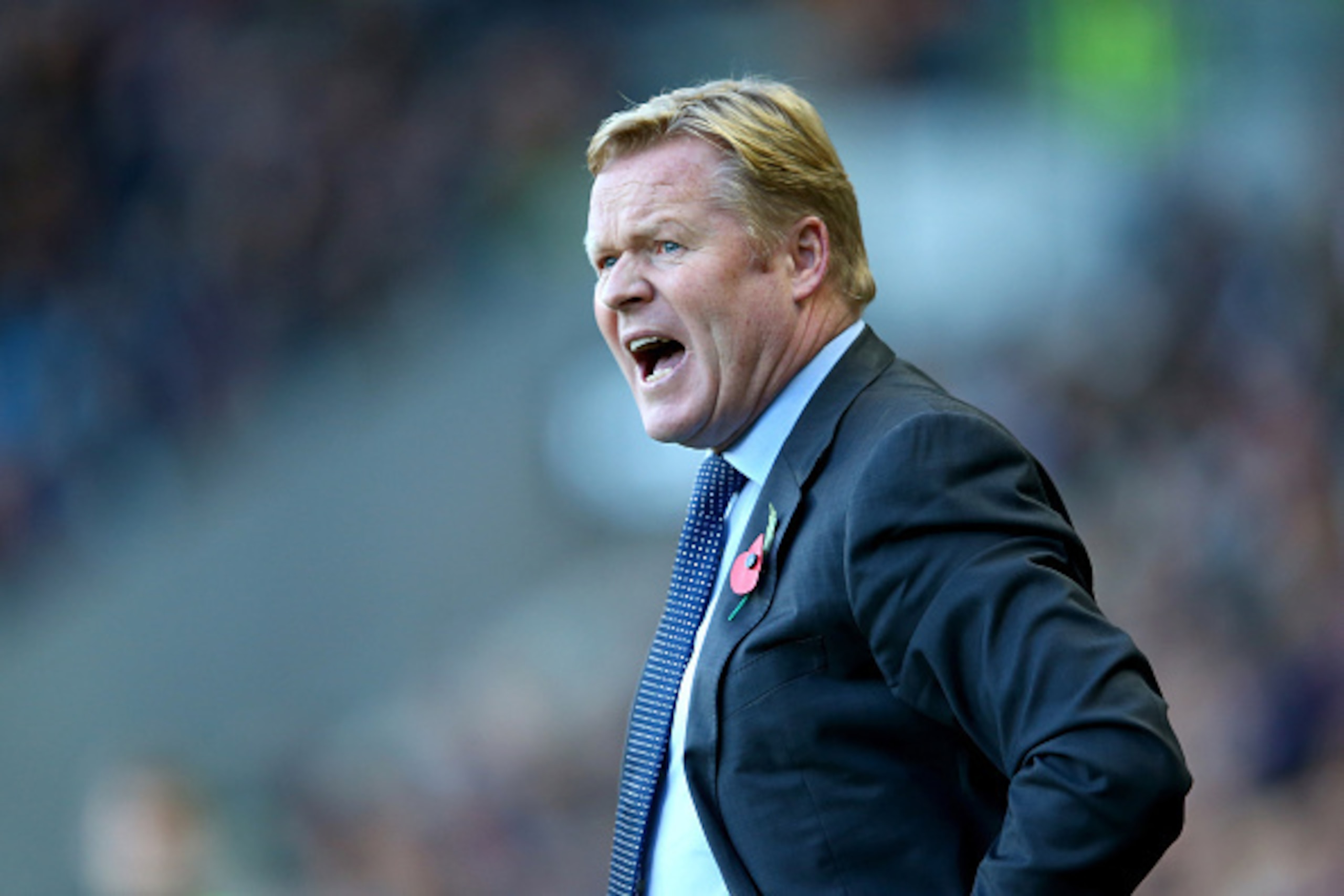 HULL, ENGLAND - NOVEMBER 01:  Southampton manager Ronald Koeman gives instructions during the Barclays Premier League match between Hull City and Southampton at the KC Stadium on November 1, 2014 in Hull, England.  (Photo by Richard Heathcote/Getty Images