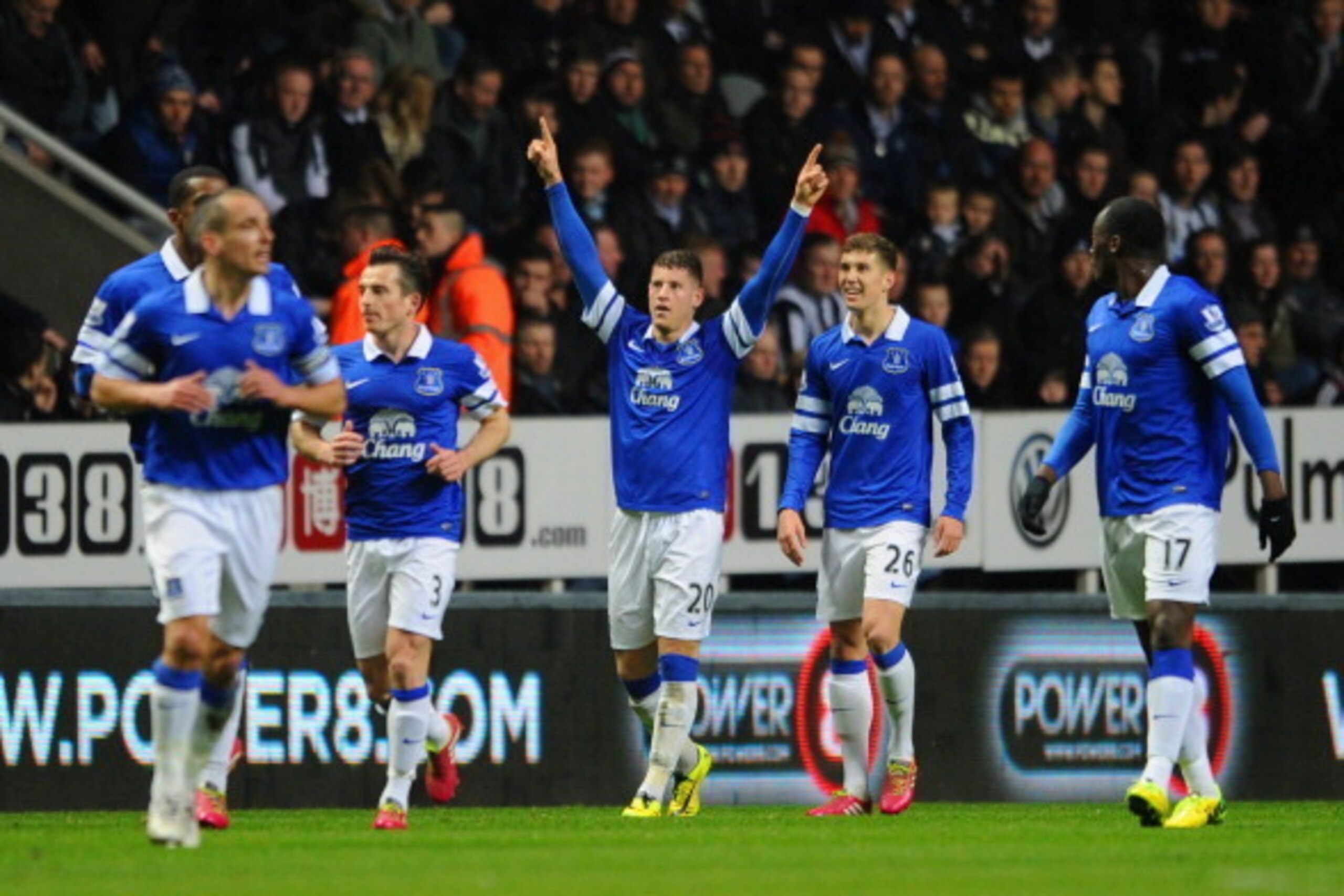 NEWCASTLE UPON TYNE, ENGLAND - MARCH 25:  Ross Barkley of Everton celebrates scoring the pening goal with team mates during the Barclays Premier League match between Newcastle United and Everton at St James' Park on March 25, 2014 in Newcastle upon Tyne, 