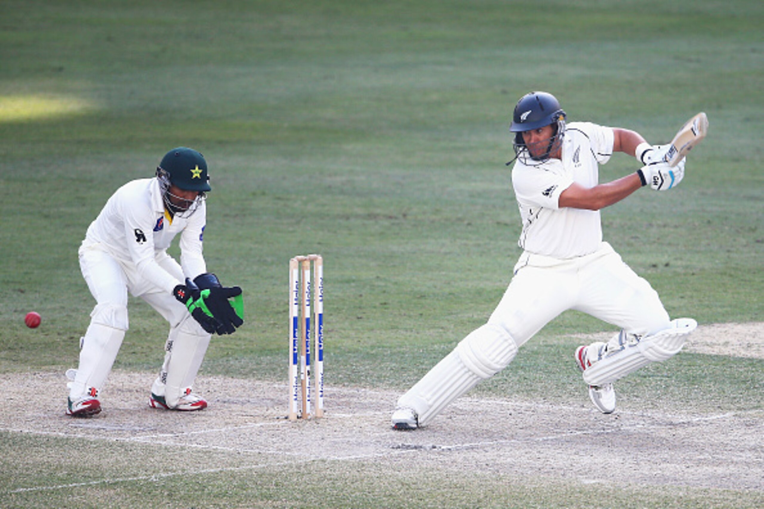 DUBAI, UNITED ARAB EMIRATES - NOVEMBER 20:  Ross Taylor of New Zealand bats during day four of the second test between Pakistan and New Zealand at Dubai International Stadium on November 20, 2014 in Dubai, United Arab Emirates.  (Photo by Francois Nel/Get