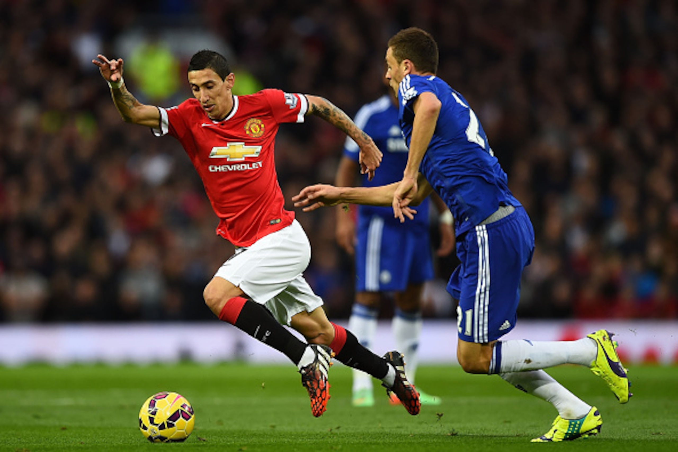 MANCHESTER, ENGLAND - OCTOBER 26:  Angel Di Maria of Manchester United competes with Nemanja Matic of Chelsea during the Barclays Premier League match between Manchester United and Chelsea at Old Trafford on October 26, 2014 in Manchester, England.  (Phot