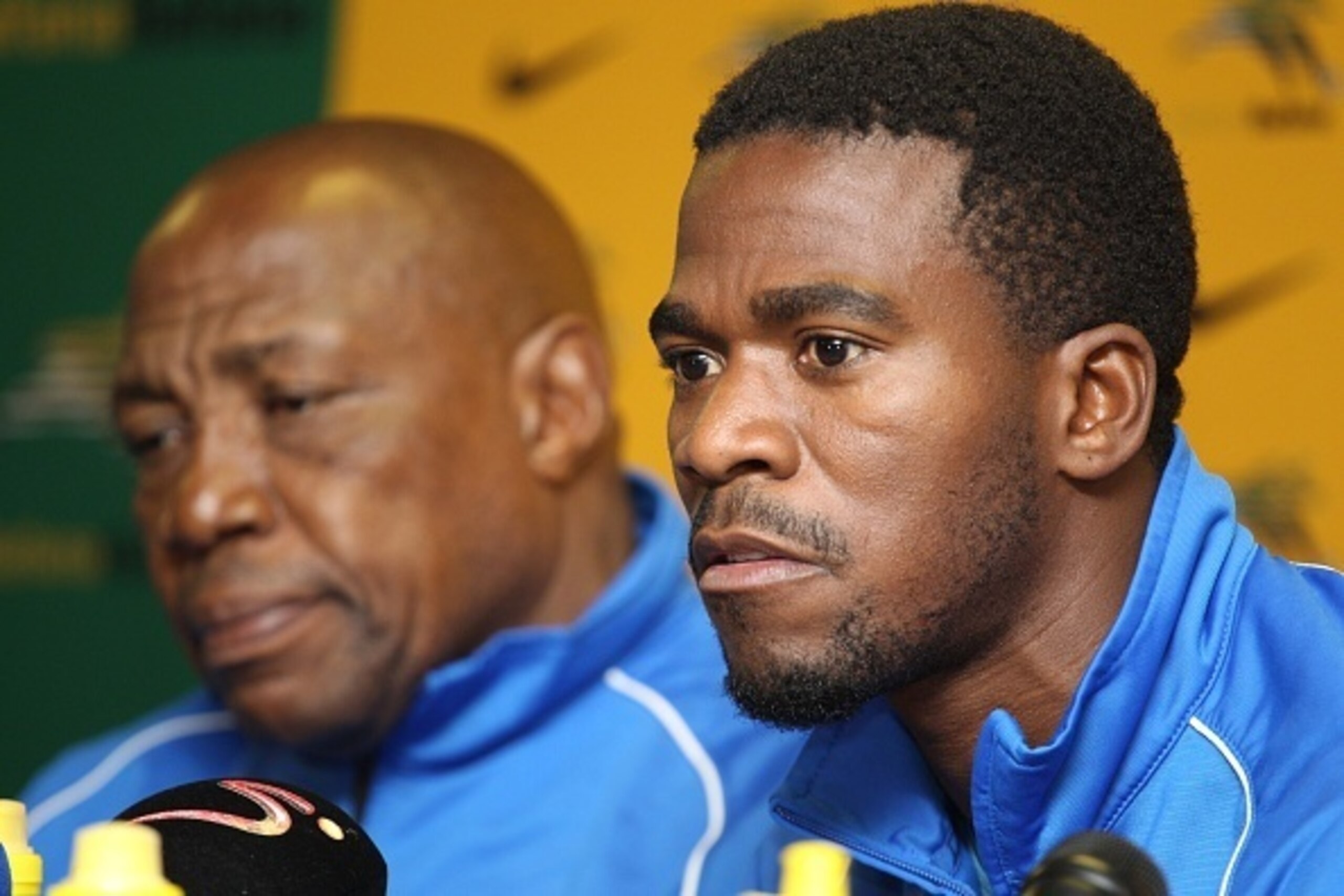 CAPE TOWN, SOUTH AFRICA - SEPTEMBER 09:  Ephraim Mashaba coach of South Africa and Senzo Meyiwa during the South African National soccer team training session at Athlone Stadium on September 09, 2014 in Cape Town, South Africa. (Photo by Luke Walker/Gallo
