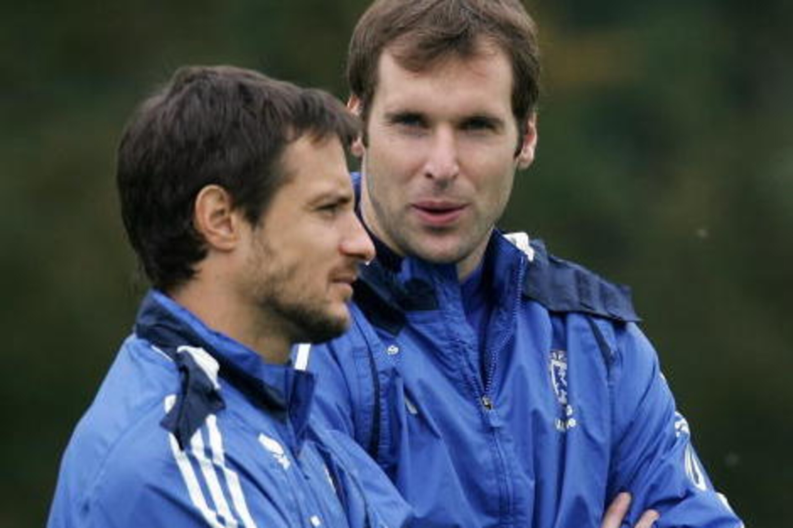 COBHAM, UNITED KINGDOM - OCTOBER 26:  Petr Cech and Carlo Cudicini of Chelsea watch the New York Giants in training during the Giants training Session at Chelsea FC Training Ground on October 26, 2007 in Cobham, England.  (Photo by Christopher Lee/Getty I