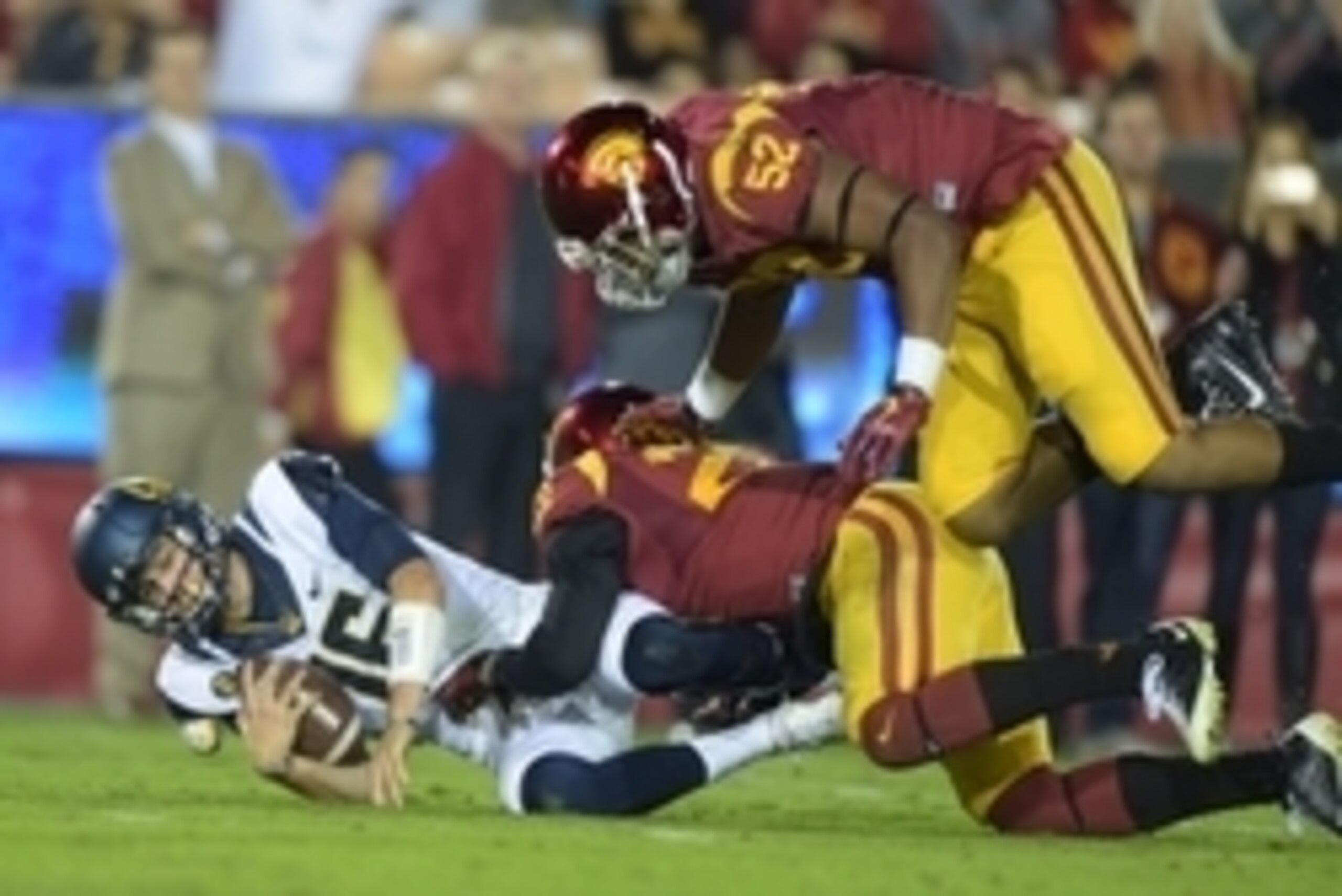 Nov 13, 2014; Los Angeles, CA, USA; Southern California Trojans linebacker Su'a Cravens (21) and defensive tackle Delvon Simmons (52) tackle California Golden Bears quarterback Jared Goff (16) in the second quarter at Los Angeles Memorial Coliseum. Mandat