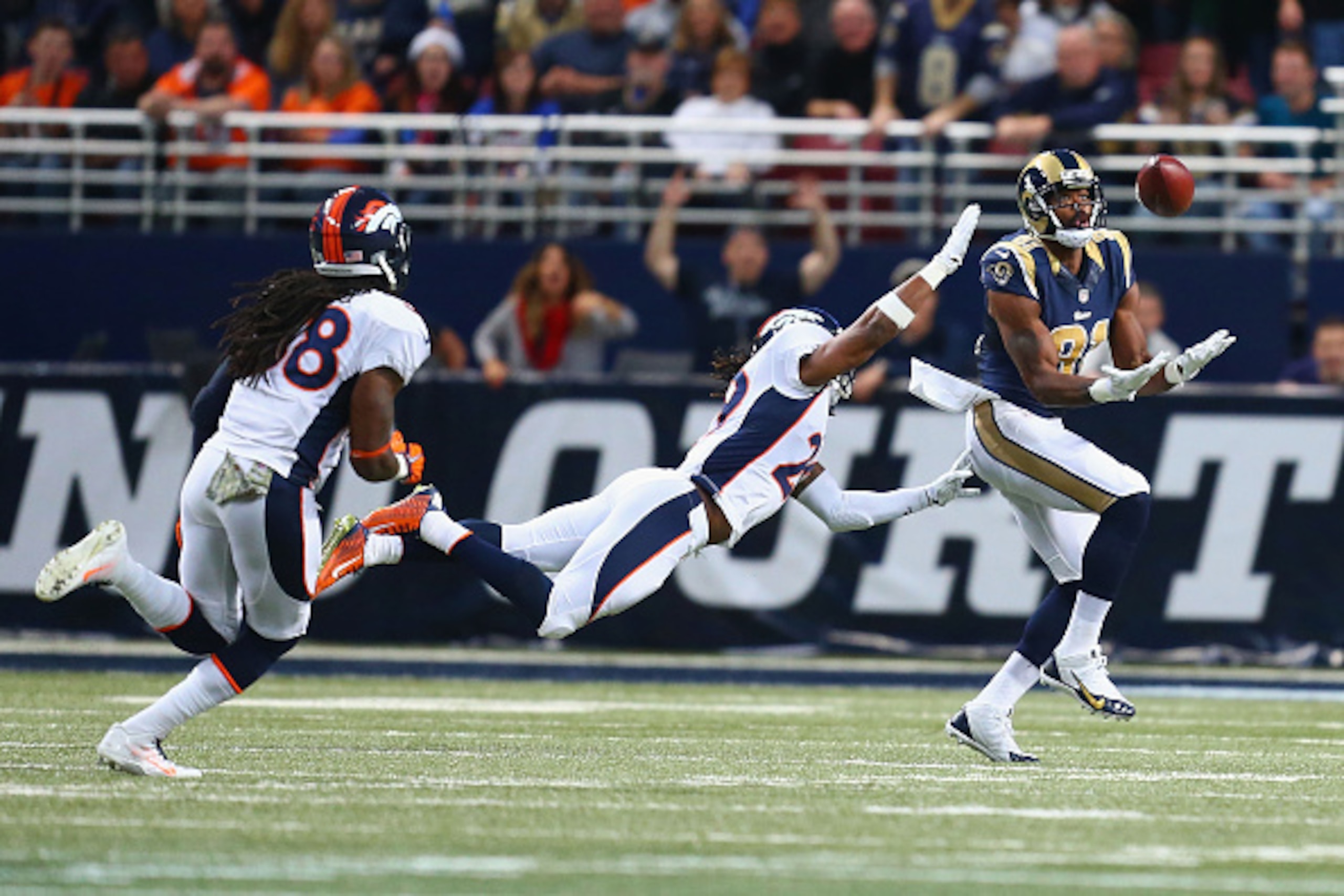 ST. LOUIS, MO - NOVEMBER 16: Kenny Britt #81 of the St. Louis Rams catches a 63-yard pass for a touchdown in the first quarter against the Denver Broncos at the Edward Jones Dome on November 16, 2014 in St. Louis, Missouri.  (Photo by Dilip Vishwanat/Gett