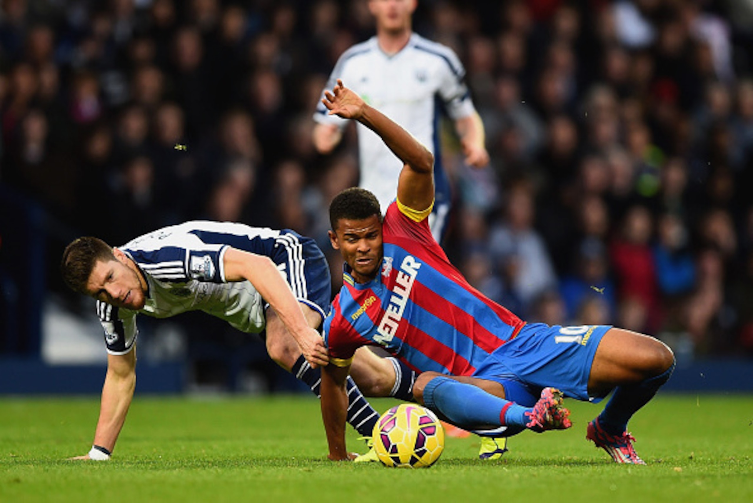 WEST BROMWICH, ENGLAND - OCTOBER 25:  Sebastien Pocognoli of West Brom and Fraizer Campbell of Crystal Palace battle for the ball during the Barclays Premier League match between West Bromwich Albion and Crystal Palace at The Hawthorns on October 25, 2014