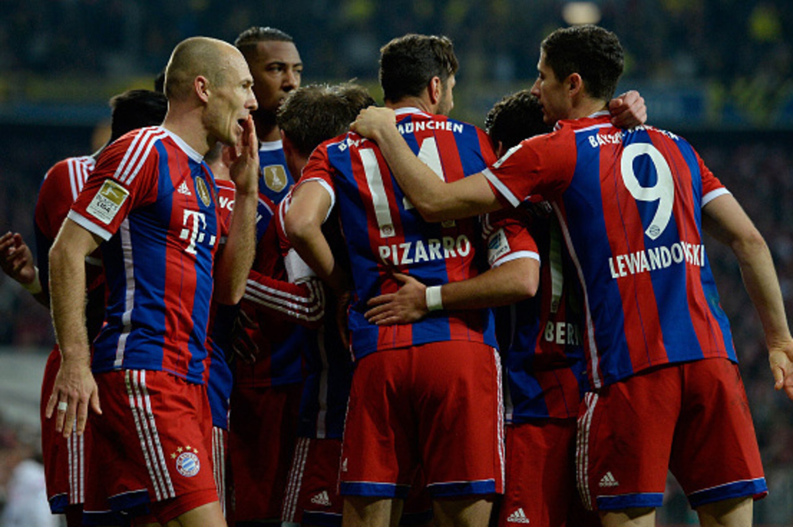 MUNICH, GERMANY - NOVEMBER 01: Arjen Robben of Muenchen (L) celebrates his team's second goal with team mates during the Bundesliga match between FC Bayern Muenchen and Borussia Dortmund at Allianz Arena on November 1, 2014 in Munich, Germany. (Photo by MUNICH, GERMANY - NOVEMBER 01: Arjen Robben of Muenchen (L) celebrates his team's second goal with team mates during the Bundesliga match between FC Bayern Muenchen and Borussia Dortmund at Allianz Arena on November 1, 2014 in Munich, Germany. (Photo by