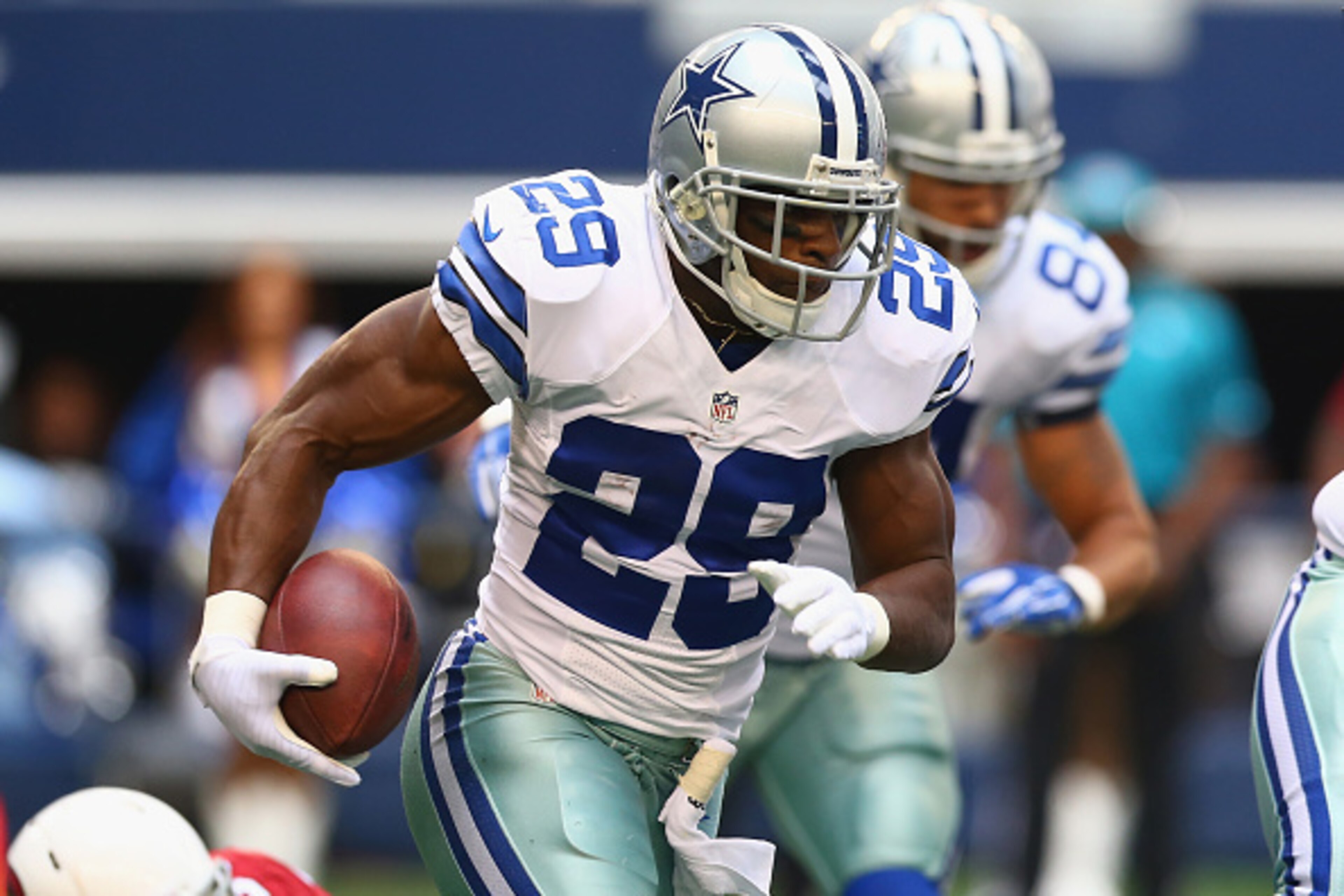 ARLINGTON, TX - NOVEMBER 02:   DeMarco Murray #29 of the Dallas Cowboys runs the ball against the Arizona Cardinals in the first quarter at AT&T Stadium on November 2, 2014 in Arlington, Texas.  (Photo by Ronald Martinez/Getty Images)