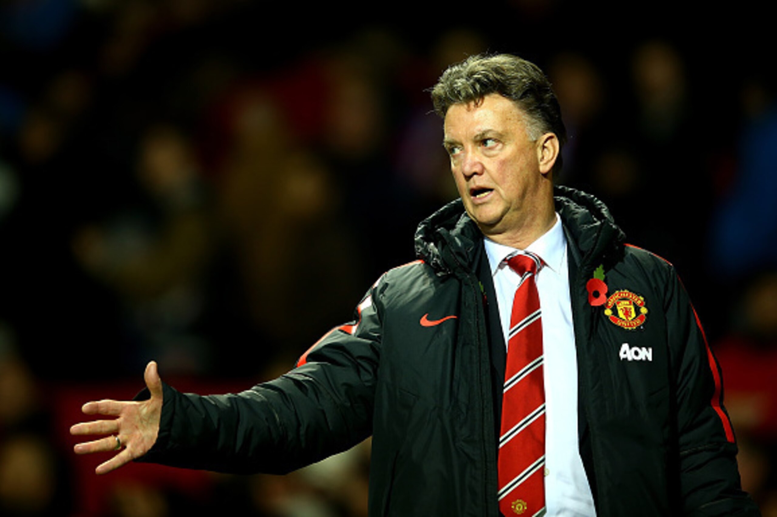 MANCHESTER, ENGLAND - NOVEMBER 08:  Manchester United Manager Louis van Gaal gestures during the Barclays Premier League match between Manchester United and Crystal Palace at Old Trafford on November 8, 2014 in Manchester, England.  (Photo by Richard Heat