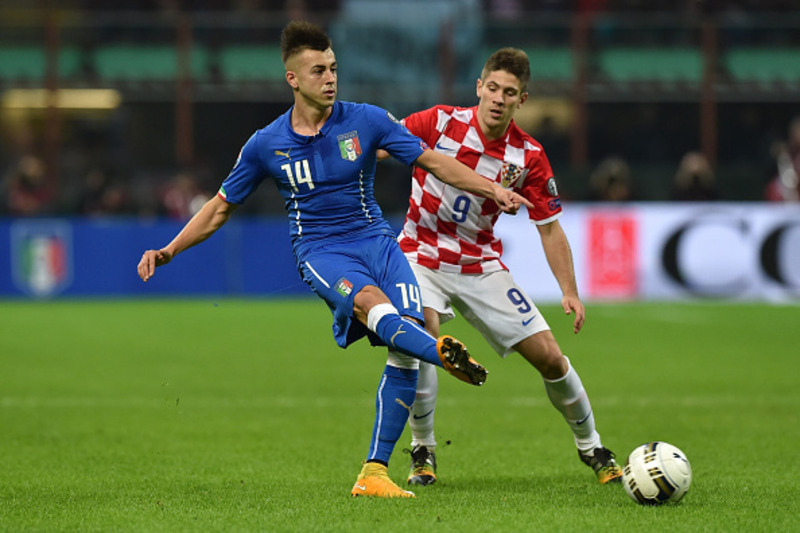 MILAN, ITALY - NOVEMBER 16:  Stephan El Shaarawy (L) of Italy in action against Andrej  Kramaric of Croatia during the EURO 2016 Group H Qualifier match between Italy and Croatia at Stadio Giuseppe Meazza on November 16, 2014 in Milan, Italy.  (Photo by V