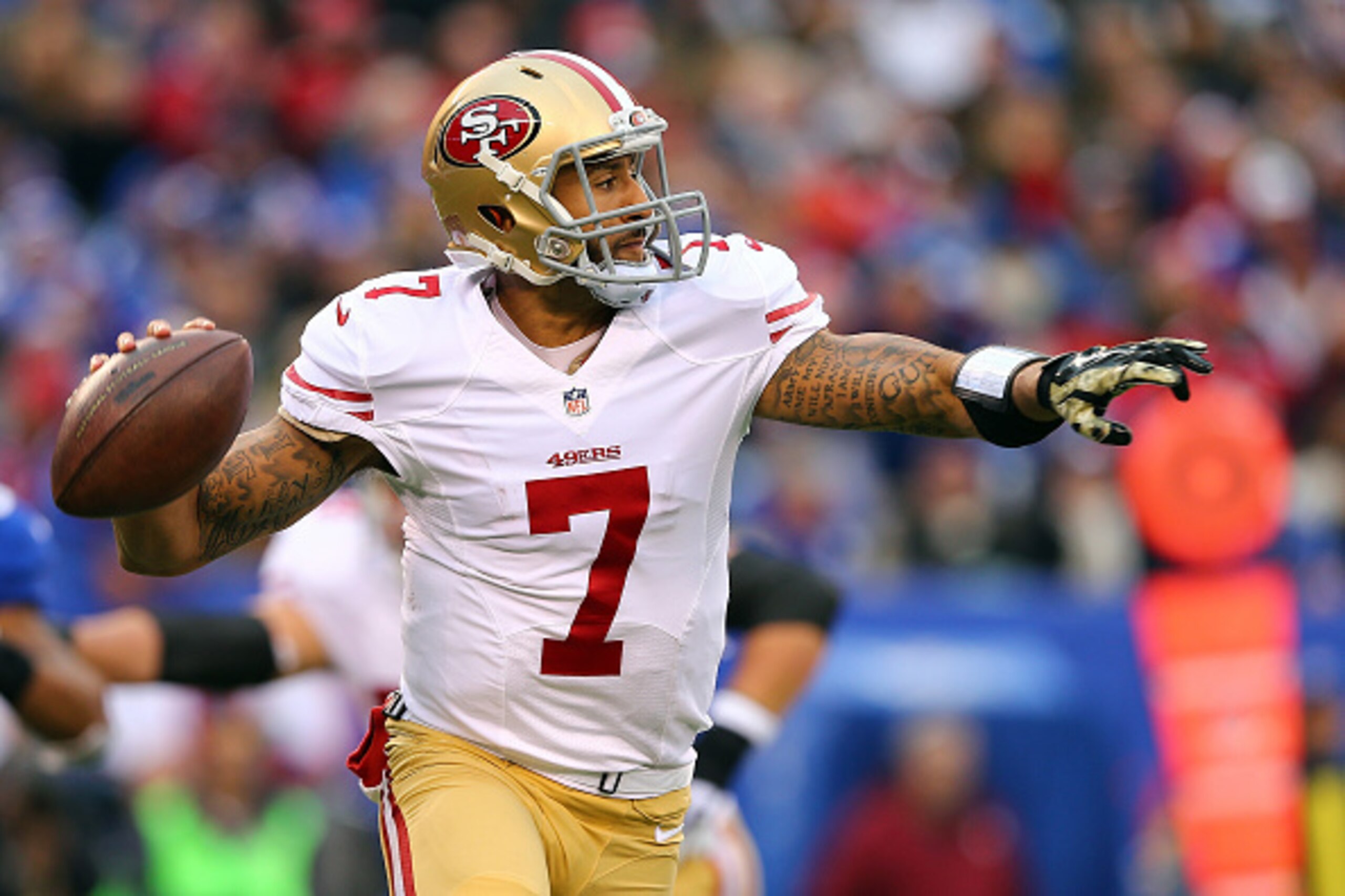 EAST RUTHERFORD, NJ - NOVEMBER 16:  Colin Kaepernick #7 of the San Francisco 49ers passes against the New York Giants at MetLife Stadium on November 16, 2014 in East Rutherford, New Jersey.  (Photo by Elsa/Getty Images)