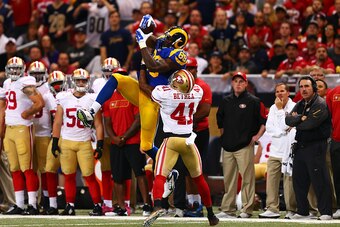 ST LOUIS, MO - OCTOBER 13:    Jared Cook #89 of the St. Louis Rams completes a reception against the defense of  Antoine Bethea #41 of the San Francisco 49ers in the first quarter at Edward Jones Dome on October 13, 2014 in St Louis, Missouri.  (Photo by 