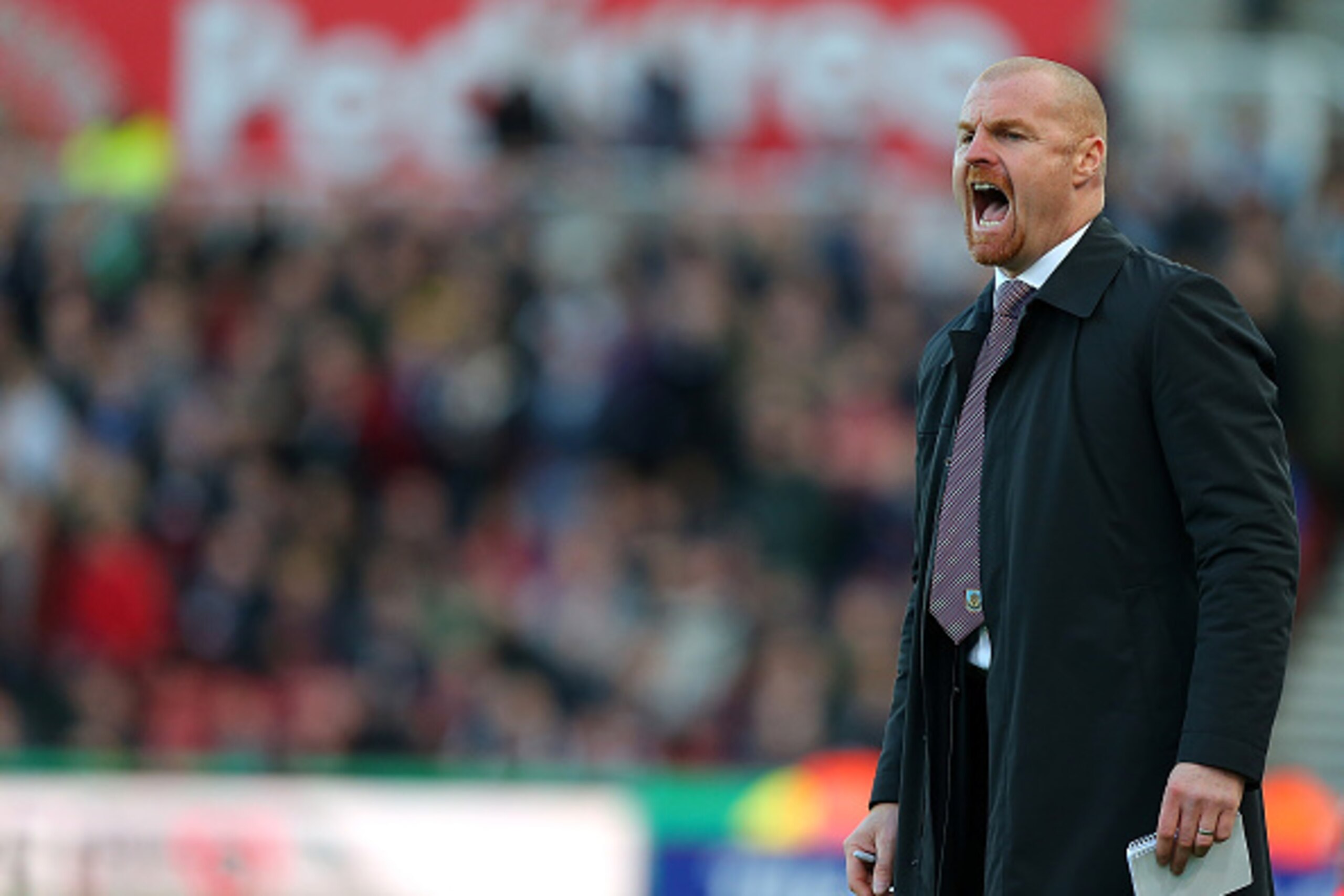 STOKE ON TRENT, ENGLAND - NOVEMBER 22:  Burnley Manager Sean Dyche shouts orders during the Barclays Premier League match between Stoke City and Burnley at the Britannia Stadium on November 22, 2014 in Stoke on Trent, England.  (Photo by Dave Thompson/Get