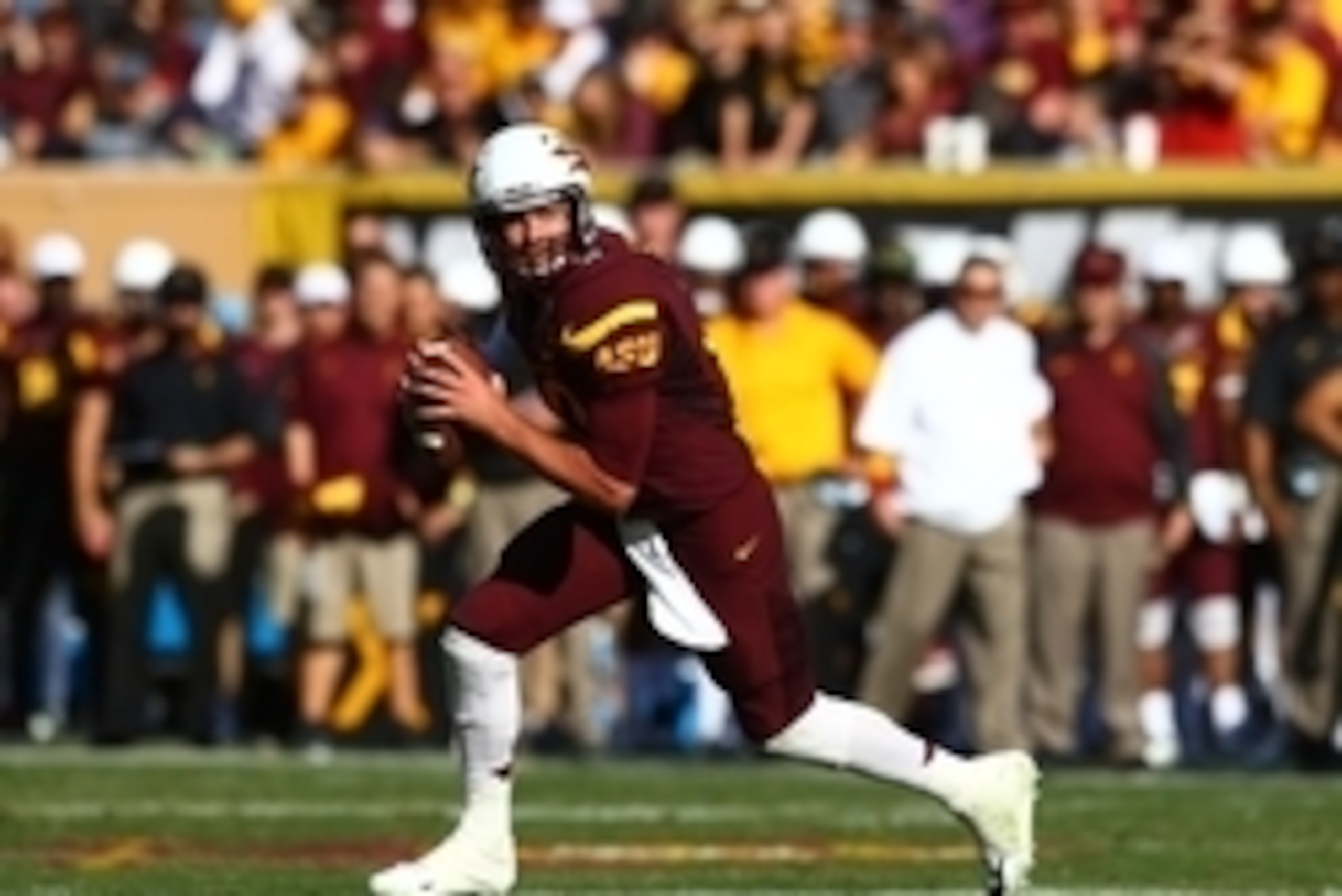 Nov 22, 2014; Tempe, AZ, USA; Arizona State Sun Devils quarterback Taylor Kelly (10) drops back to pass in the fourth quarter against the Washington State Cougars at Sun Devil Stadium. The Sun Devils defeats the Cougars 52-31. Mandatory Credit: Mark J. Re Nov 22, 2014; Tempe, AZ, USA; Arizona State Sun Devils quarterback Taylor Kelly (10) drops back to pass in the fourth quarter against the Washington State Cougars at Sun Devil Stadium. The Sun Devils defeats the Cougars 52-31. Mandatory Credit: Mark J. Re