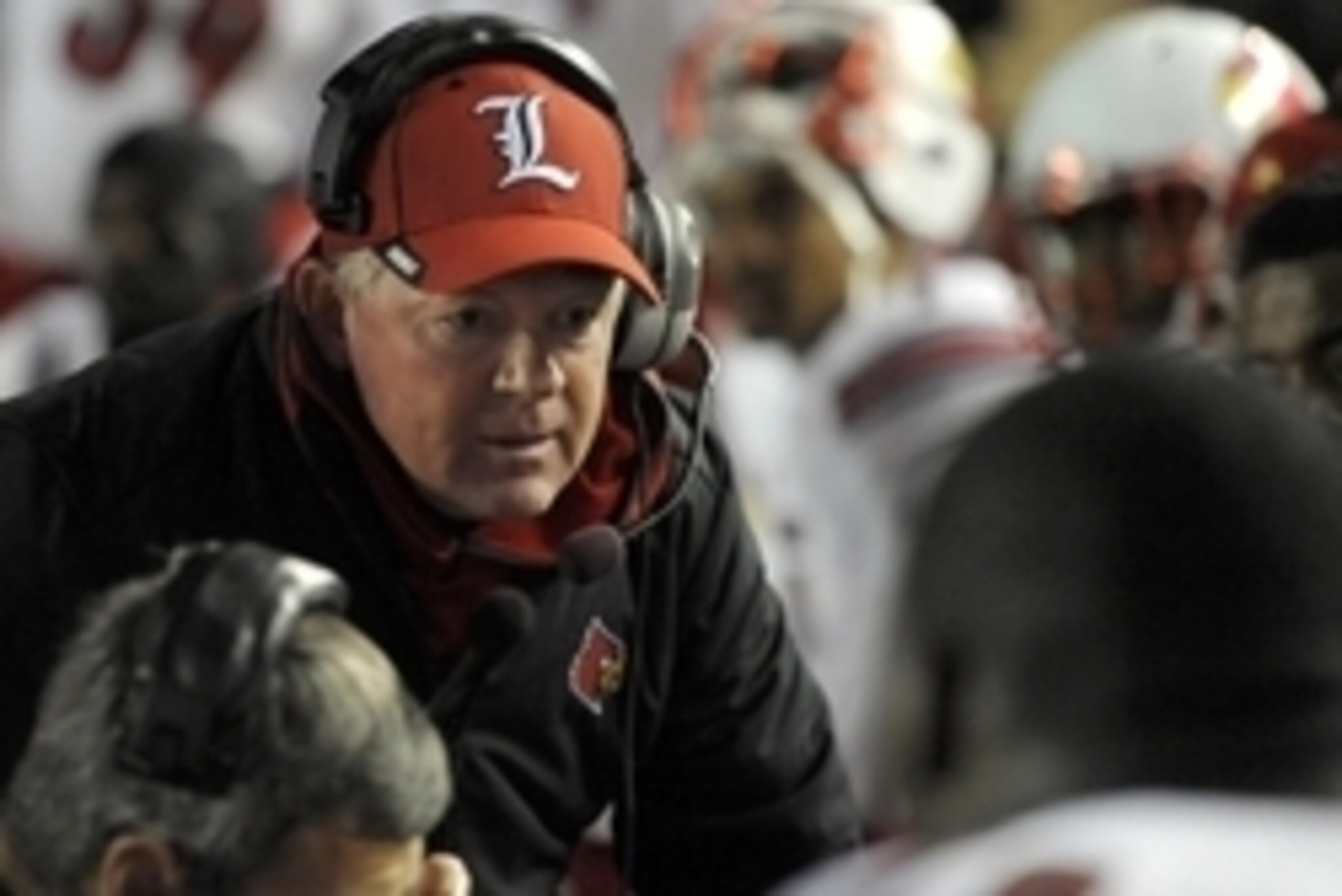 Nov 8, 2014; Boston, MA, USA; Louisville Cardinals head coach Bobby Petrino talks to his defense during the second half against the Boston College Eagles at Alumni Stadium. Mandatory Credit: Bob DeChiara-USA TODAY Sports Nov 8, 2014; Boston, MA, USA; Louisville Cardinals head coach Bobby Petrino talks to his defense during the second half against the Boston College Eagles at Alumni Stadium. Mandatory Credit: Bob DeChiara-USA TODAY Sports