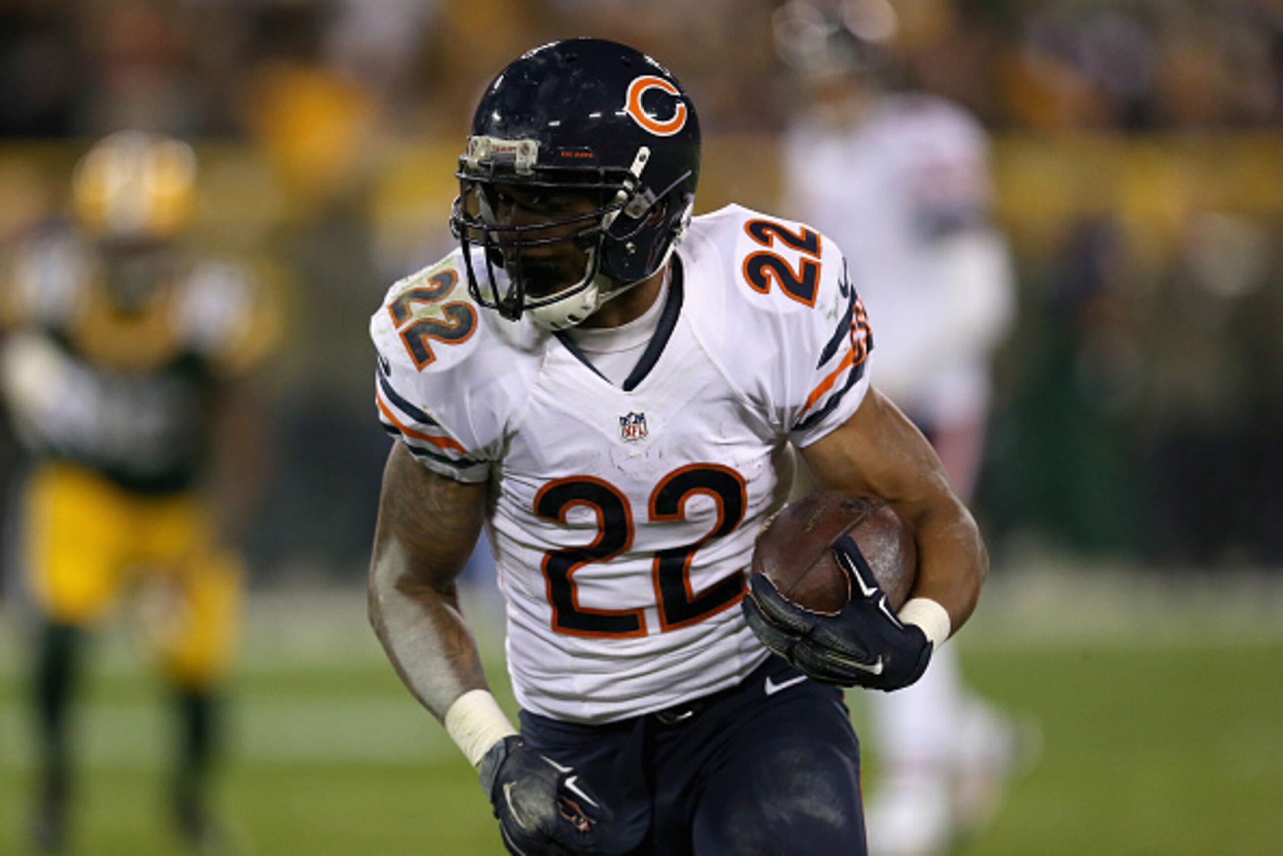 GREEN BAY, WI - NOVEMBER 09: Matt Forte #22 of the Chicago Bears carries the football in the second quarter against the Green Bay Packers at Lambeau Field on November 9, 2014 in Green Bay, Wisconsin. (Photo by Jonathan Daniel/Getty Images) GREEN BAY, WI - NOVEMBER 09: Matt Forte #22 of the Chicago Bears carries the football in the second quarter against the Green Bay Packers at Lambeau Field on November 9, 2014 in Green Bay, Wisconsin. (Photo by Jonathan Daniel/Getty Images)