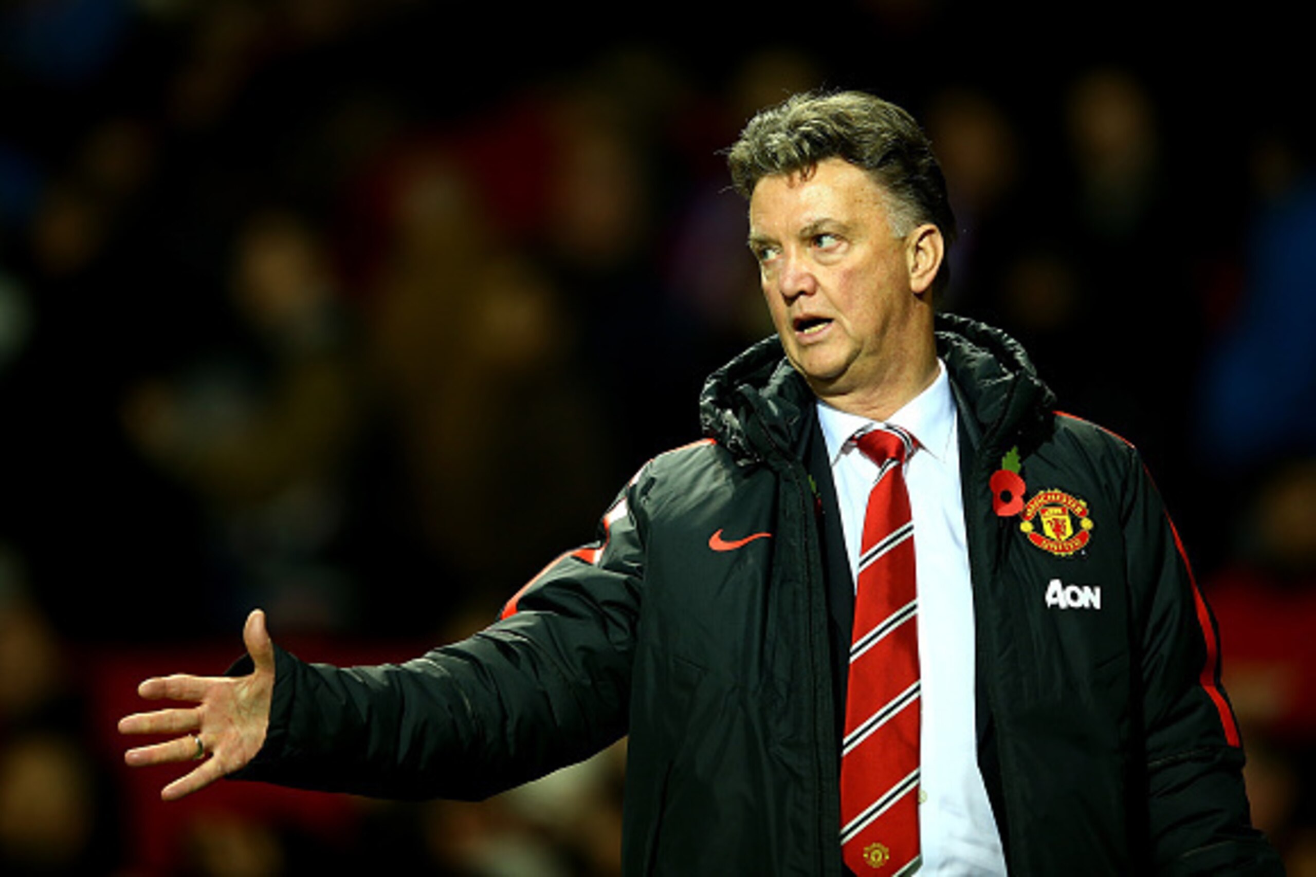 MANCHESTER, ENGLAND - NOVEMBER 08:  Manchester United Manager Louis van Gaal gestures during the Barclays Premier League match between Manchester United and Crystal Palace at Old Trafford on November 8, 2014 in Manchester, England.  (Photo by Richard Heat