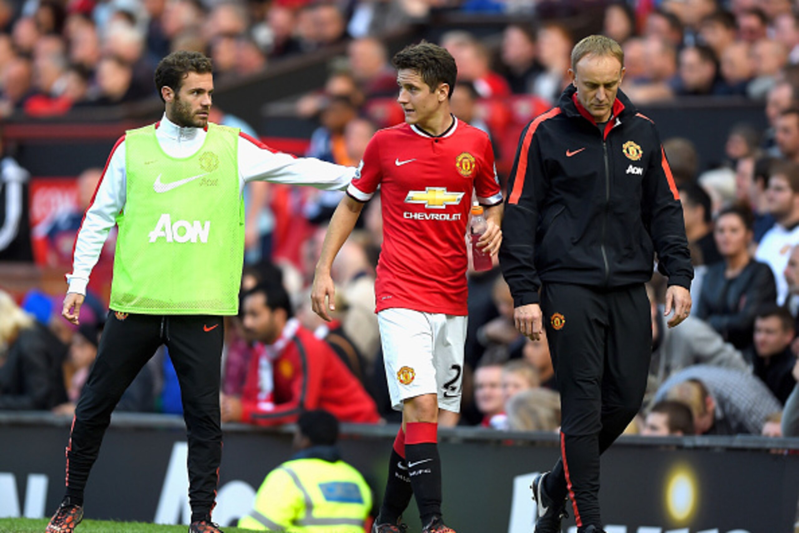 MANCHESTER, ENGLAND - SEPTEMBER 27:  Ander Herrera of Manchester United is consoled by teammate Juan Mata of Manchester United after being substituted in the second half during the Barclays Premier League match between Manchester United and West Ham Unite
