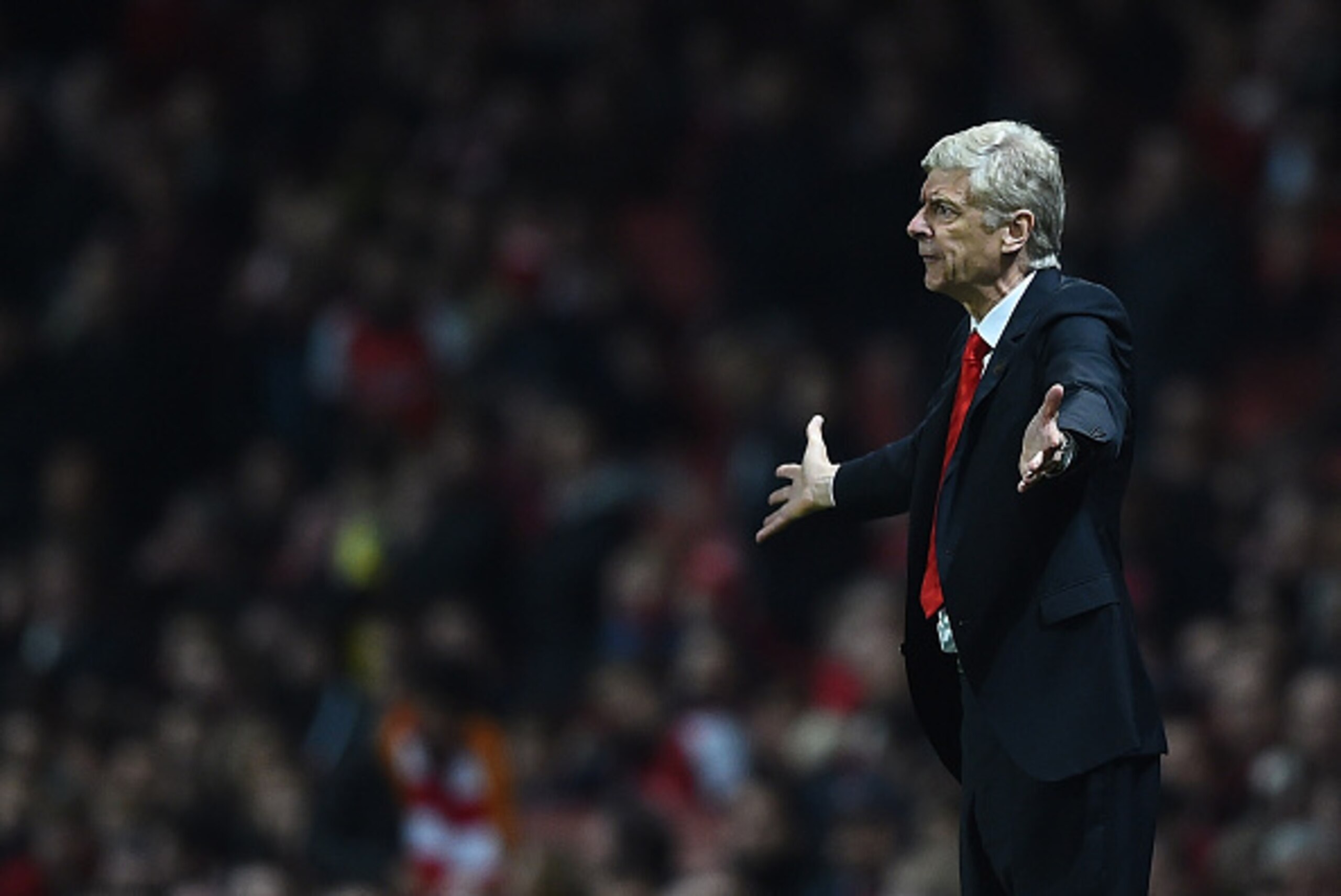 LONDON, ENGLAND - NOVEMBER 22:  Arsene Wenger, Manager of Arsenal gestures on the touchline during the Barclays Premier League match between Arsenal and Manchester United at Emirates Stadium on November 22, 2014 in London, England.  (Photo by Shaun Botter