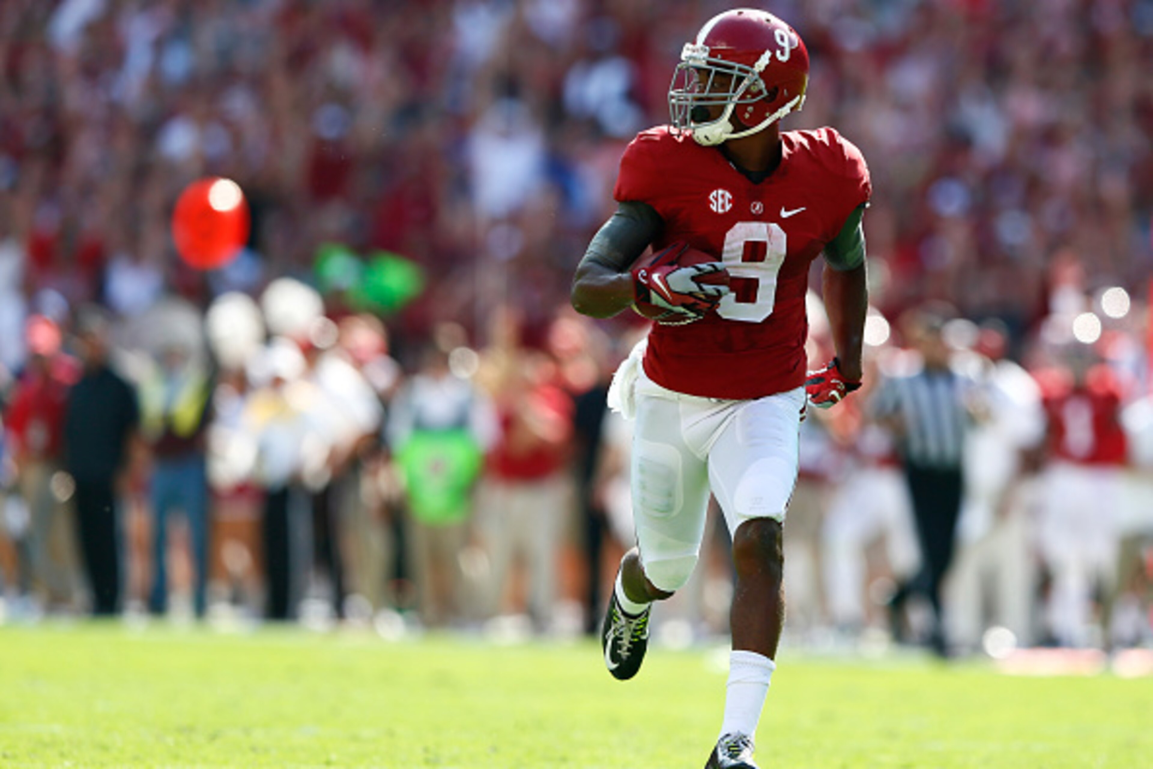 TUSCALOOSA, AL - SEPTEMBER 20: Amari Cooper #9 of the Alabama Crimson Tide takes in this reception for a touchdown against the Florida Gators at Bryant-Denny Stadium on September 20, 2014 in Tuscaloosa, Alabama. (Photo by Kevin C. Cox/Getty Images) TUSCALOOSA, AL - SEPTEMBER 20: Amari Cooper #9 of the Alabama Crimson Tide takes in this reception for a touchdown against the Florida Gators at Bryant-Denny Stadium on September 20, 2014 in Tuscaloosa, Alabama. (Photo by Kevin C. Cox/Getty Images)
