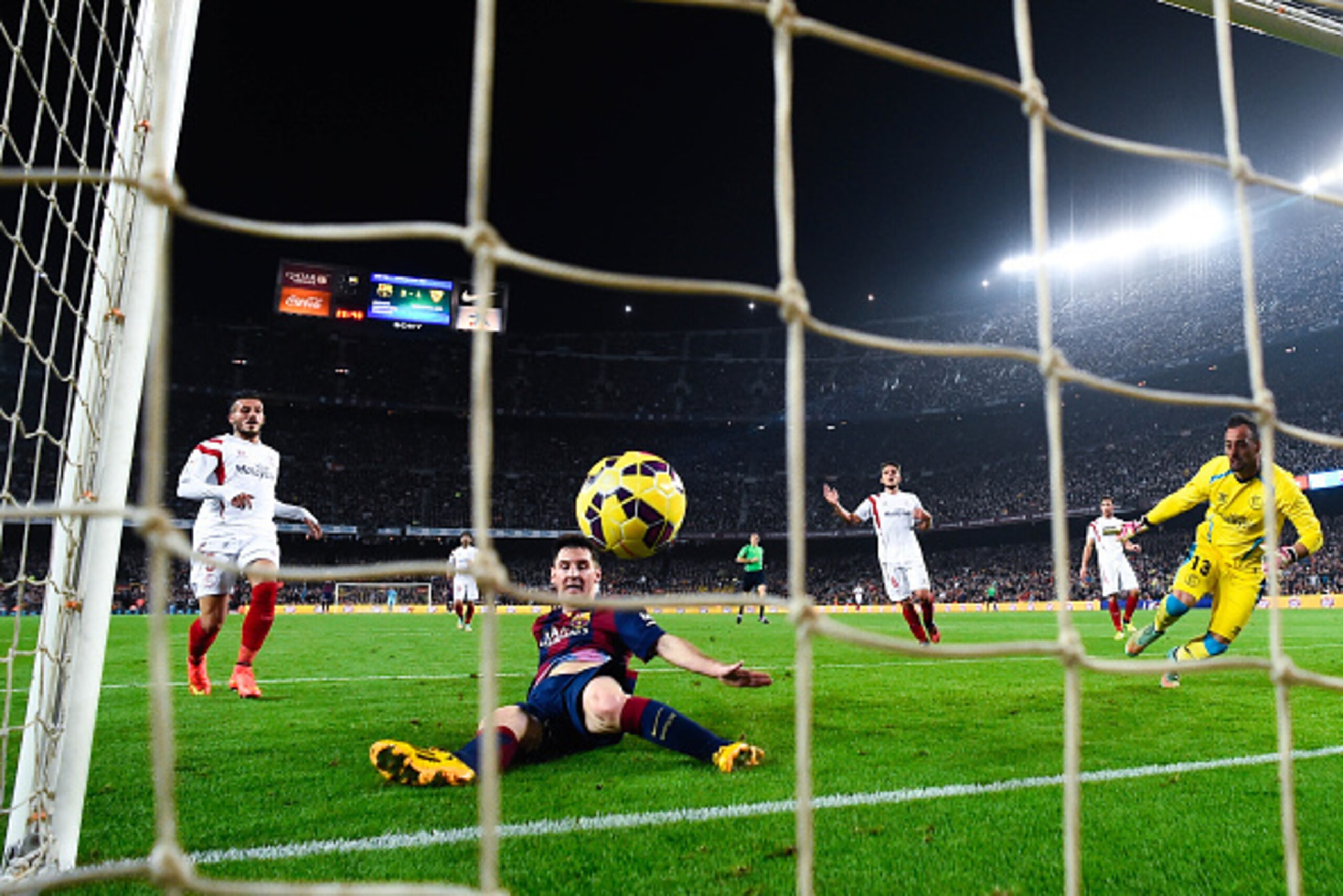 BARCELONA, SPAIN - NOVEMBER 22:  Lionel Messi of FC Barcelona scores his team's fourth goal during the La Liga match between FC Barcelona and Sevilla FC at Camp Nou on November 22, 2014 in Barcelona, Spain. Lionel Messi beat the record for number of goals