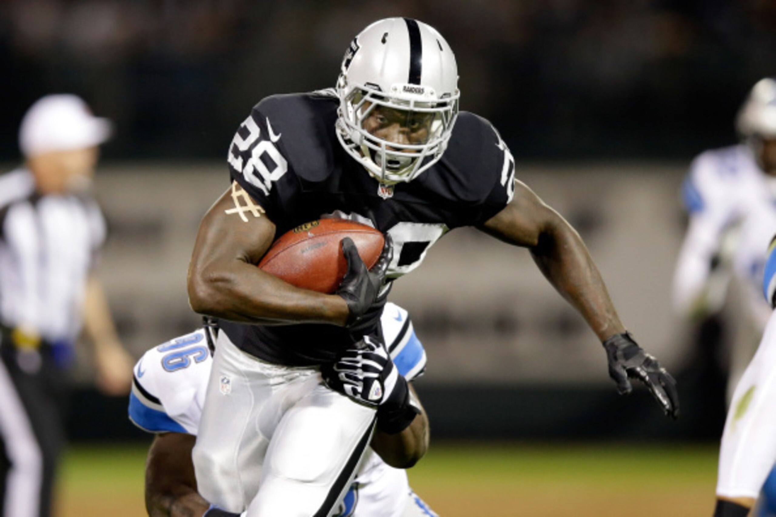 OAKLAND, CA - AUGUST 15:  Running back Latavius Murray #28 of the Oakland Raiders carries the ball during their preseason game against the Detriot Lions at O.co Coliseum on August 15, 2014 in Oakland, California.  (Photo by Ezra Shaw/Getty Images)