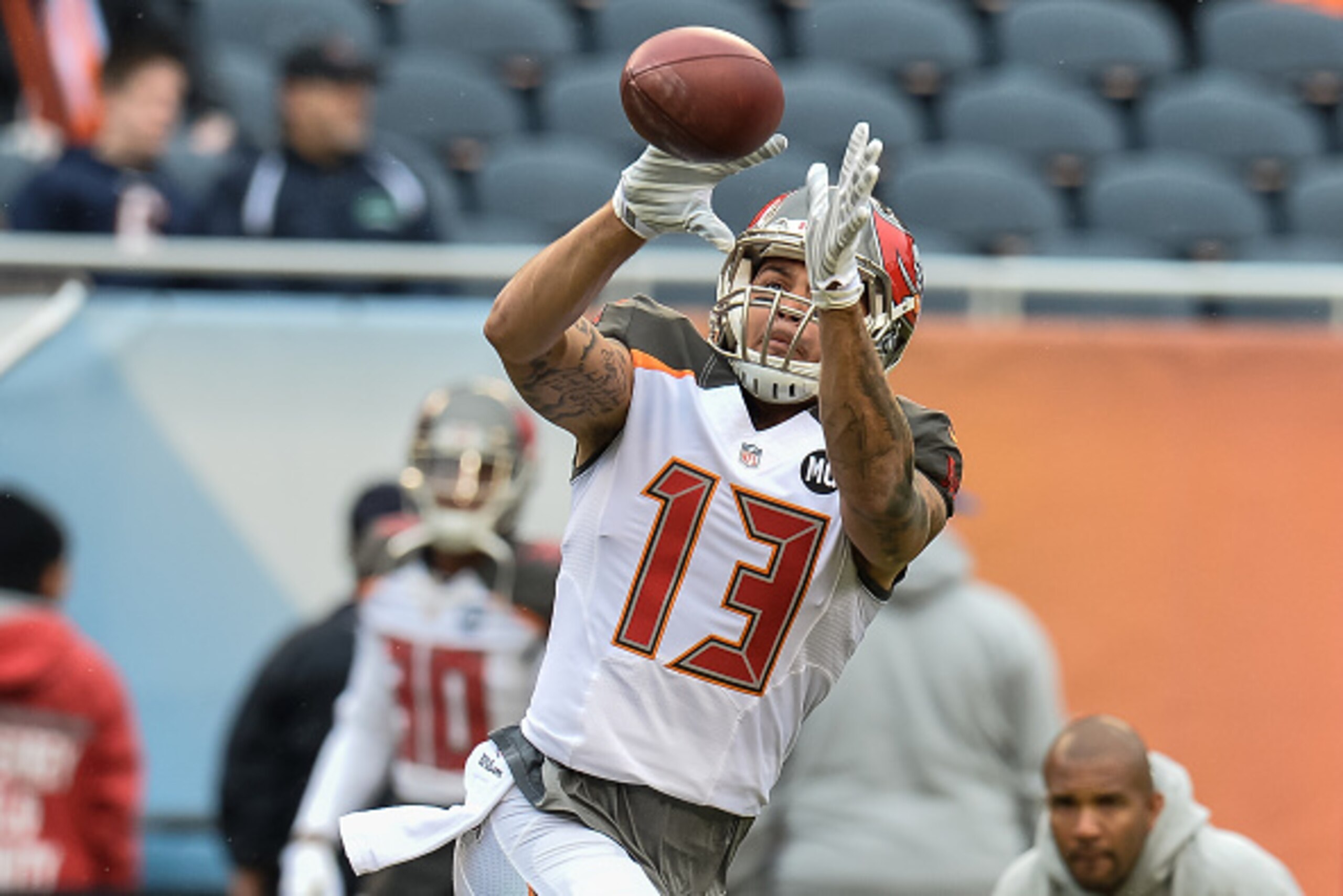 CHICAGO, IL - NOVEMBER 23:  Wide receiver Mike Evans #13 of the Tampa Bay Buccaneers warms up prior to the game against the Chicago Bears at Soldier Field on November 23, 2014 in Chicago, Illinois.  (Photo by Brian Kersey/Getty Images)
