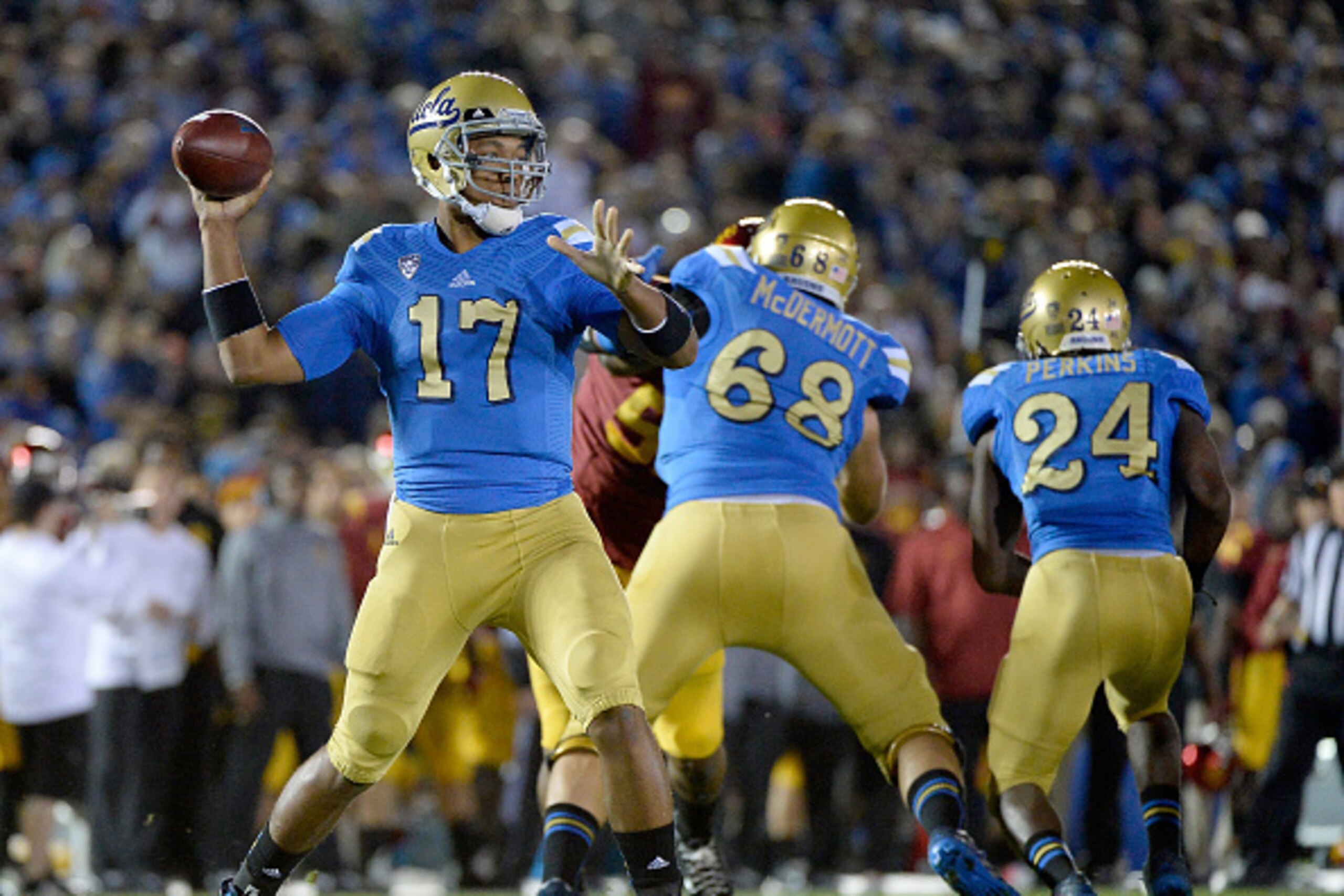 PASADENA, CA - NOVEMBER 22:  Brett Hundley #17 of the UCLA Bruins makes a pass during the first quarter against the USC Trojans at the Rose Bowl on November 22, 2014 in Pasadena, California.  (Photo by Harry How/Getty Images)