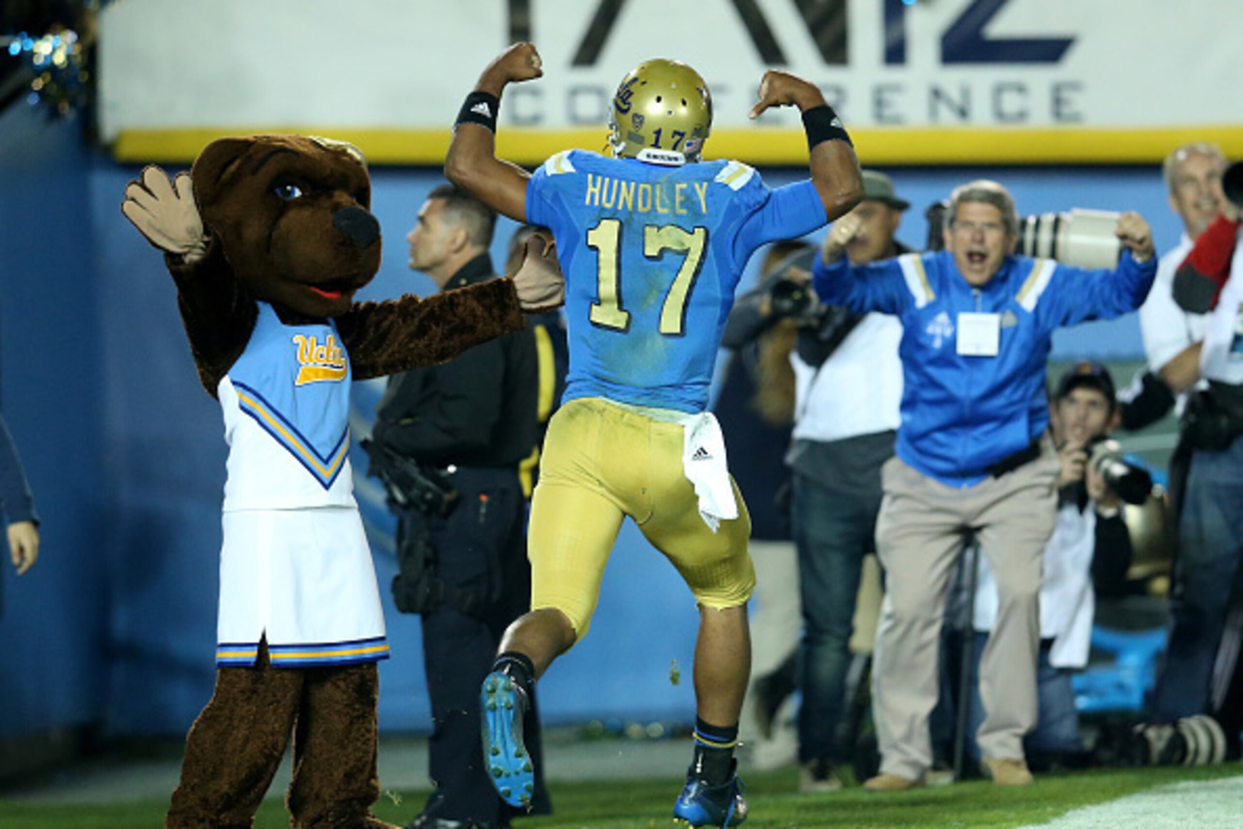 PASADENA, CA - NOVEMBER 22:  Quarterback Brett Hundley #17 of the UCLA Bruins celebrates in the end zone after scoring on a 15 yard touchdown run in the third quarter against the USC Trojans at the Rose Bowl on November 22, 2014 in Pasadena, California.  