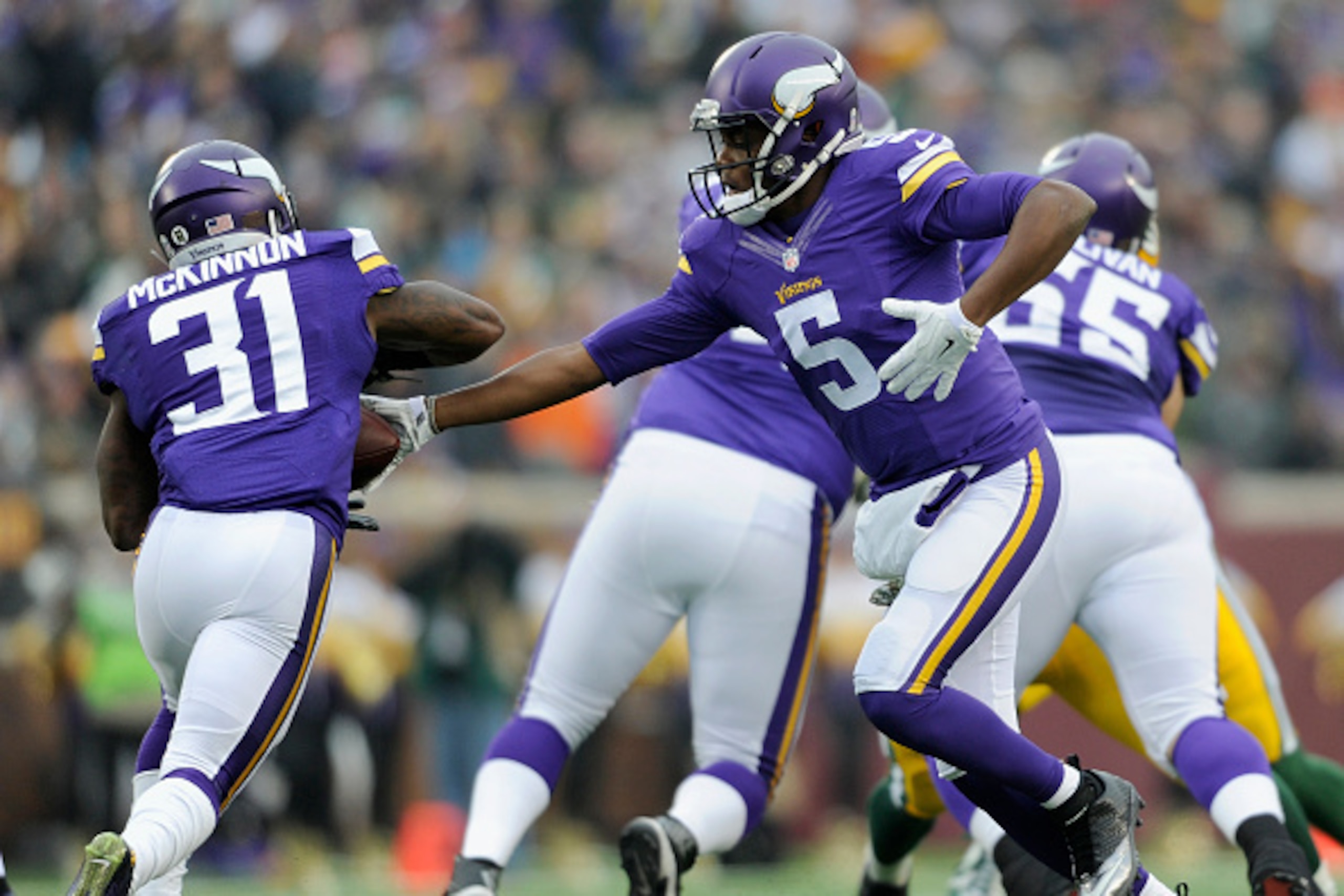 MINNEAPOLIS, MN - NOVEMBER 23: Teddy Bridgewater #5 of the Minnesota Vikings hands the ball off to teammate Jerick McKinnon #31 during the first quarter of the game against the Green Bay Packers on November 23, 2014 at TCF Bank Stadium in Minneapolis, Min