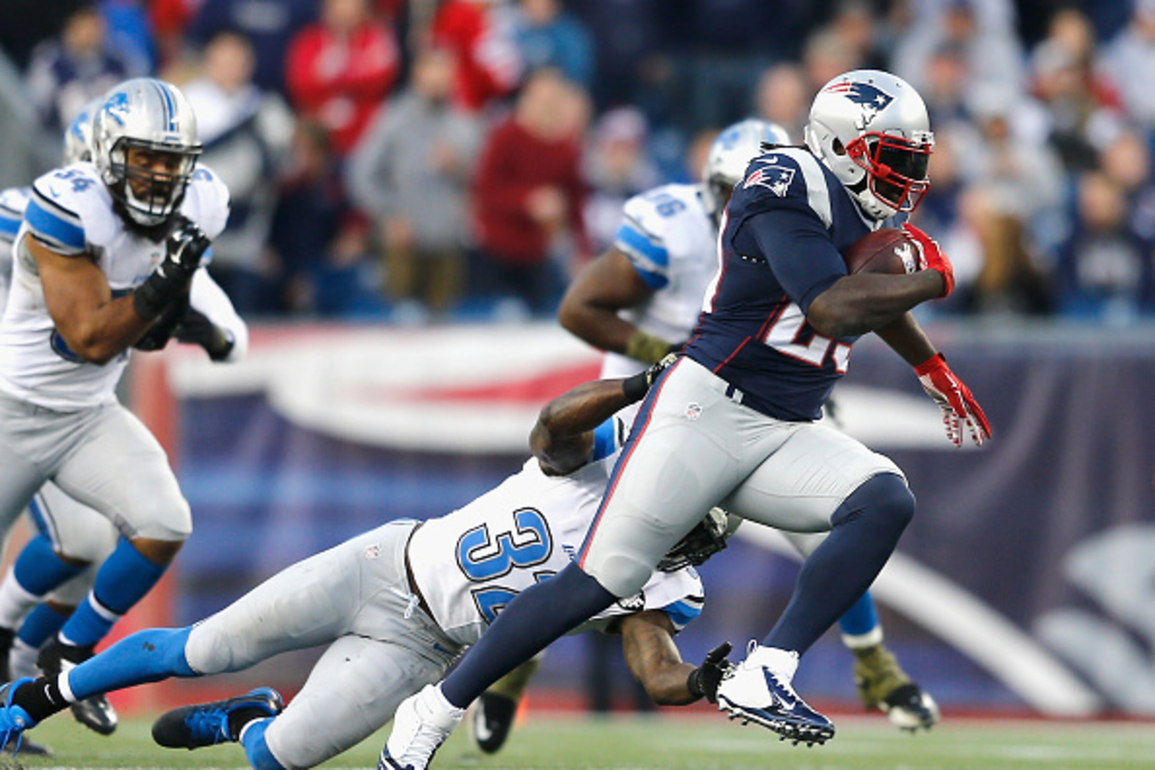FOXBORO, MA - NOVEMBER 23:  LeGarrette Blount #29 of the New England Patriots carries the ball during the fourth quarter against the Detroit Lions at Gillette Stadium on November 23, 2014 in Foxboro, Massachusetts.  (Photo by Jim Rogash/Getty Images)