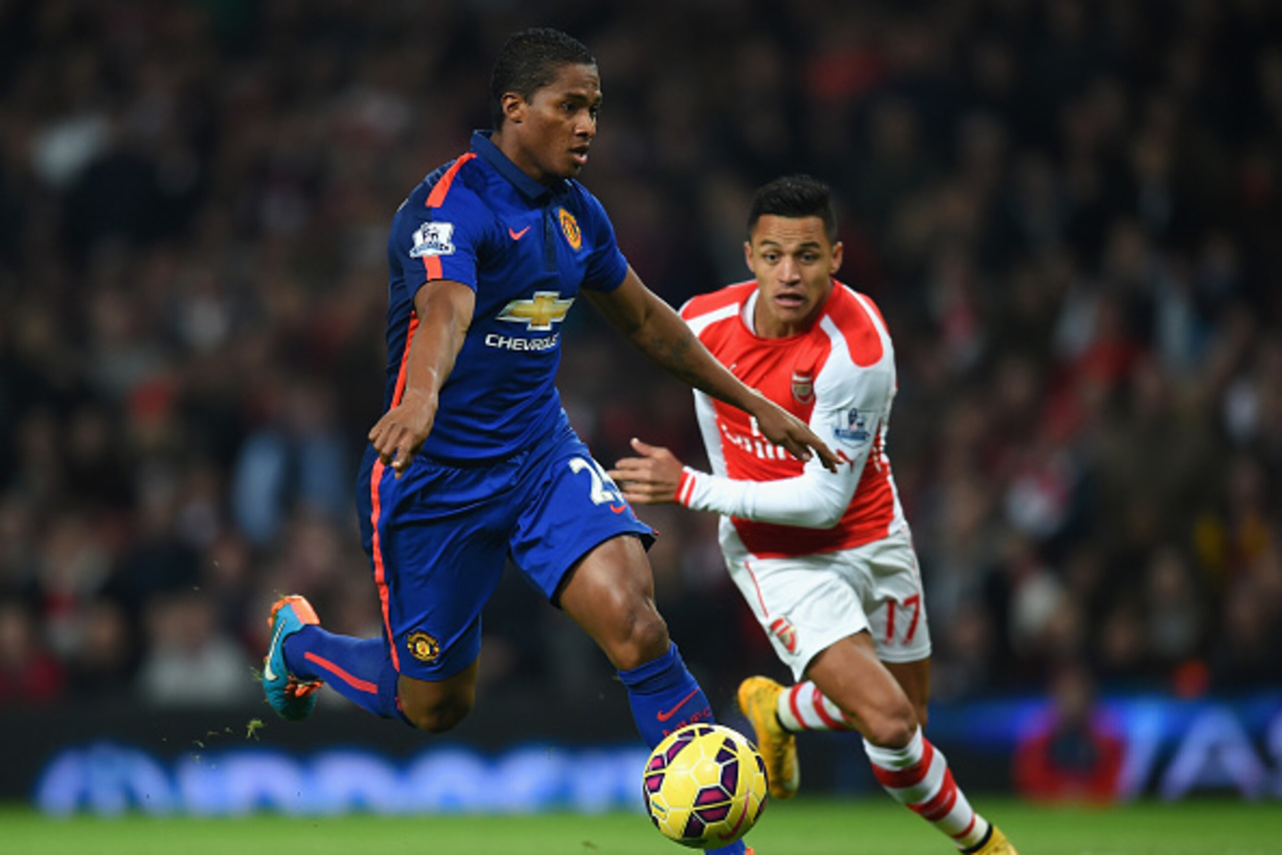 LONDON, ENGLAND - NOVEMBER 22:  Luis Antonio Valencia of Manchester United is closed down by Alexis Sanchez of Arsenal during the Barclays Premier League match between Arsenal and Manchester United at Emirates Stadium on November 22, 2014 in London, Engla